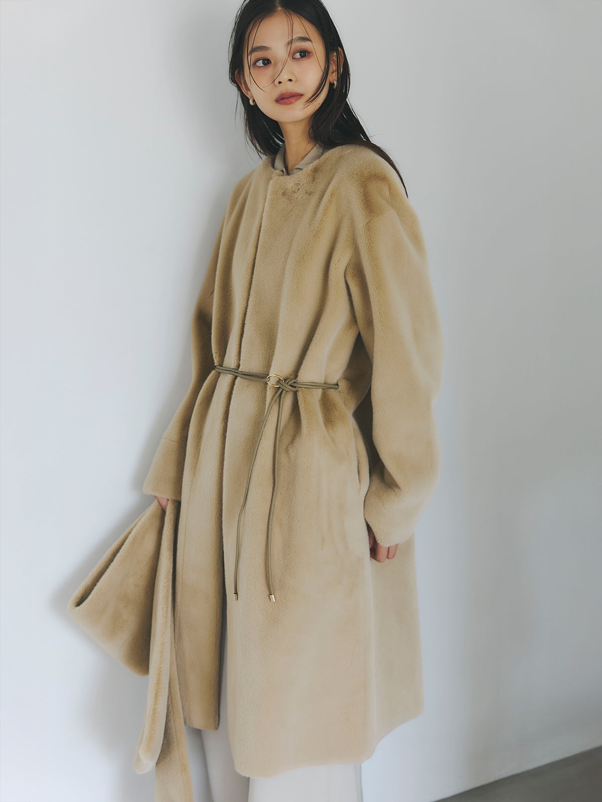 ECOPELノーカラーファーコート