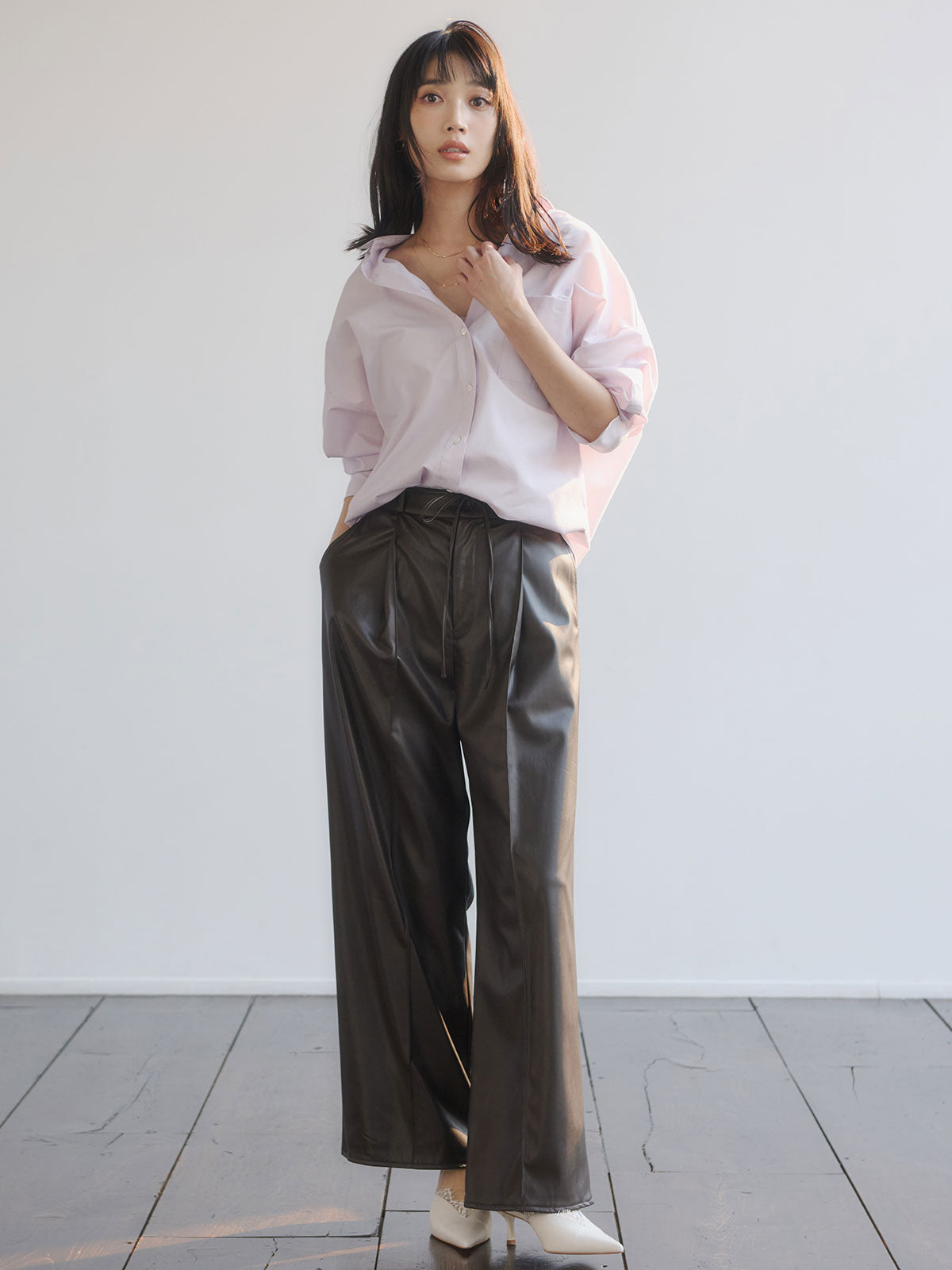 レザーライクリボンベルトパンツ