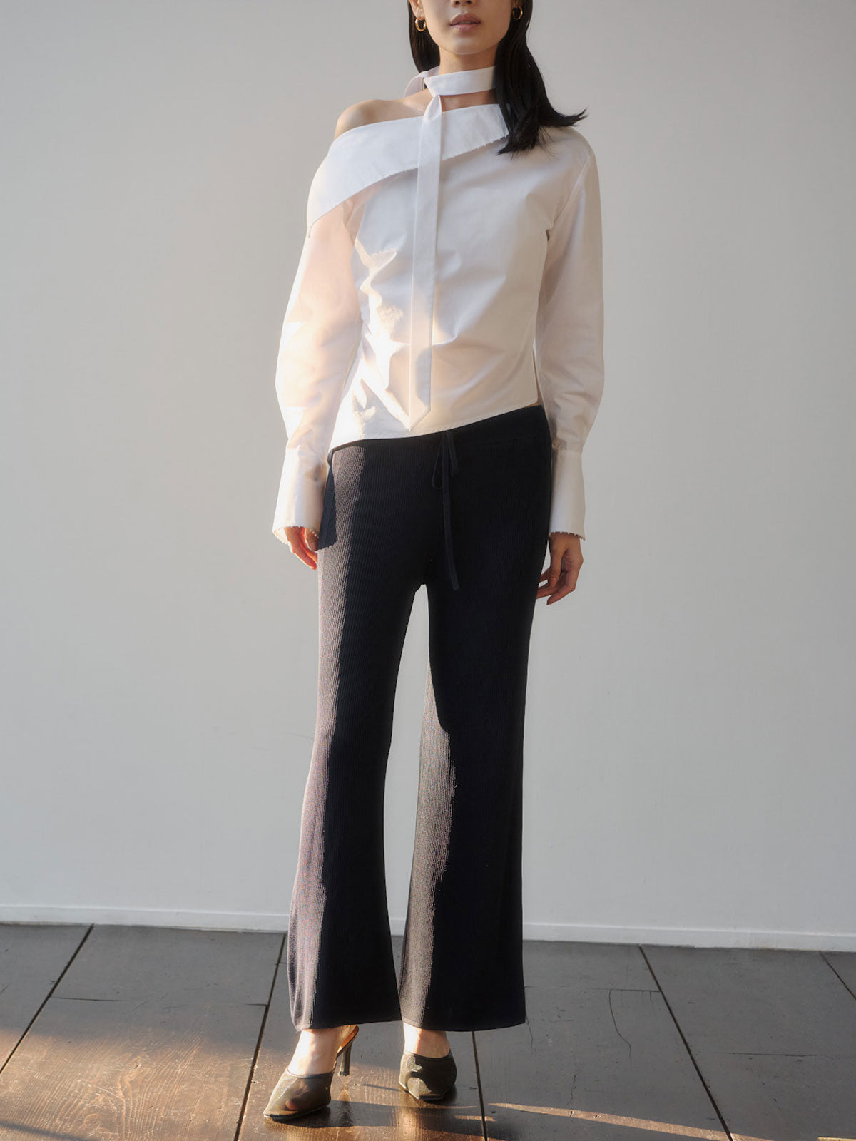 スライドネックスカーフブラウス