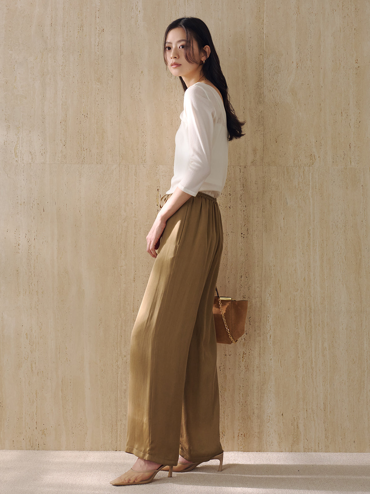 バックオープンシアーカットトップス