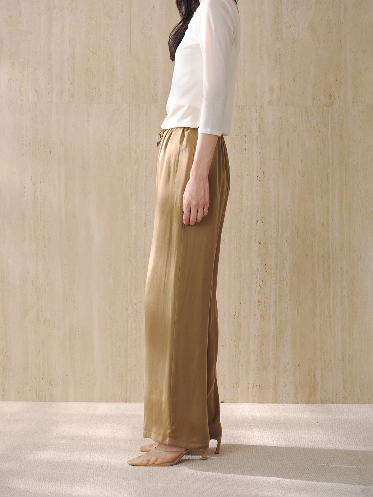 バックオープンシアーカットトップス