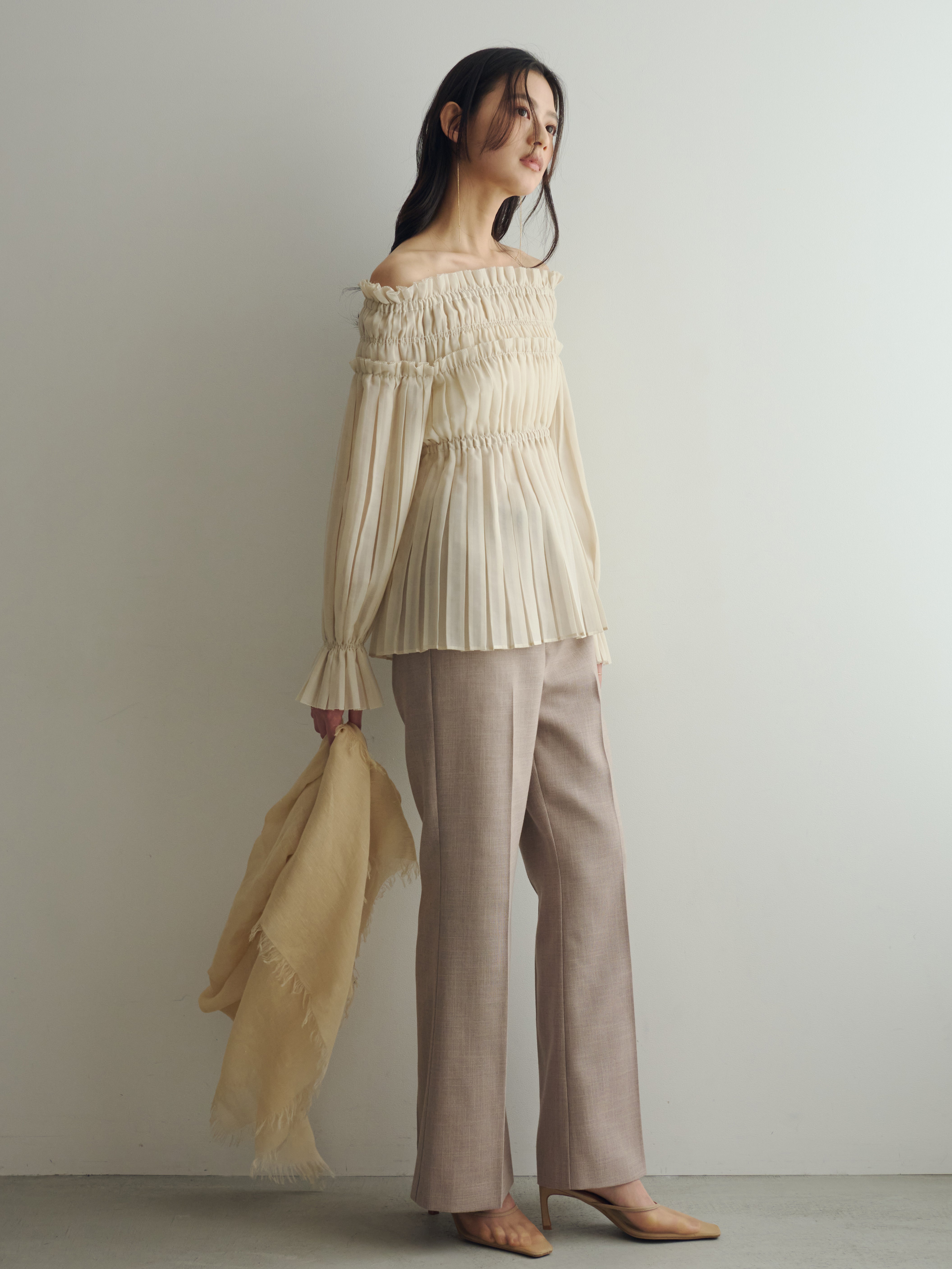 オフショルダープリーツチュニック