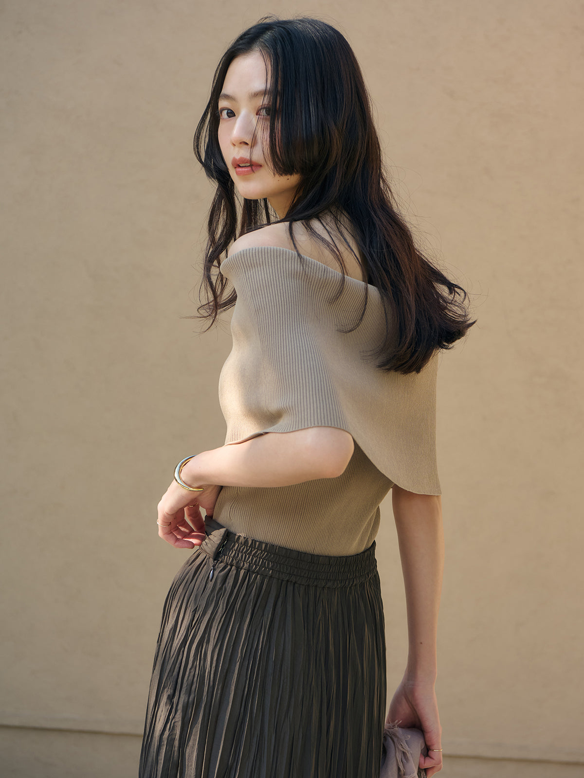 ソフトフィットオフショルニットトップス