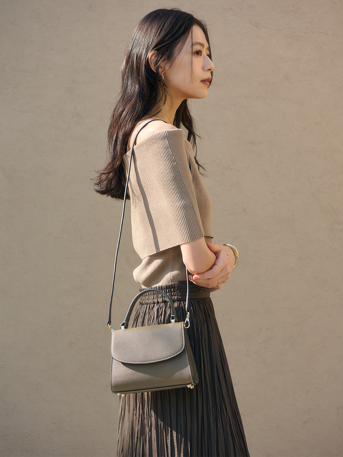 ソフトフィットオフショルニットトップス