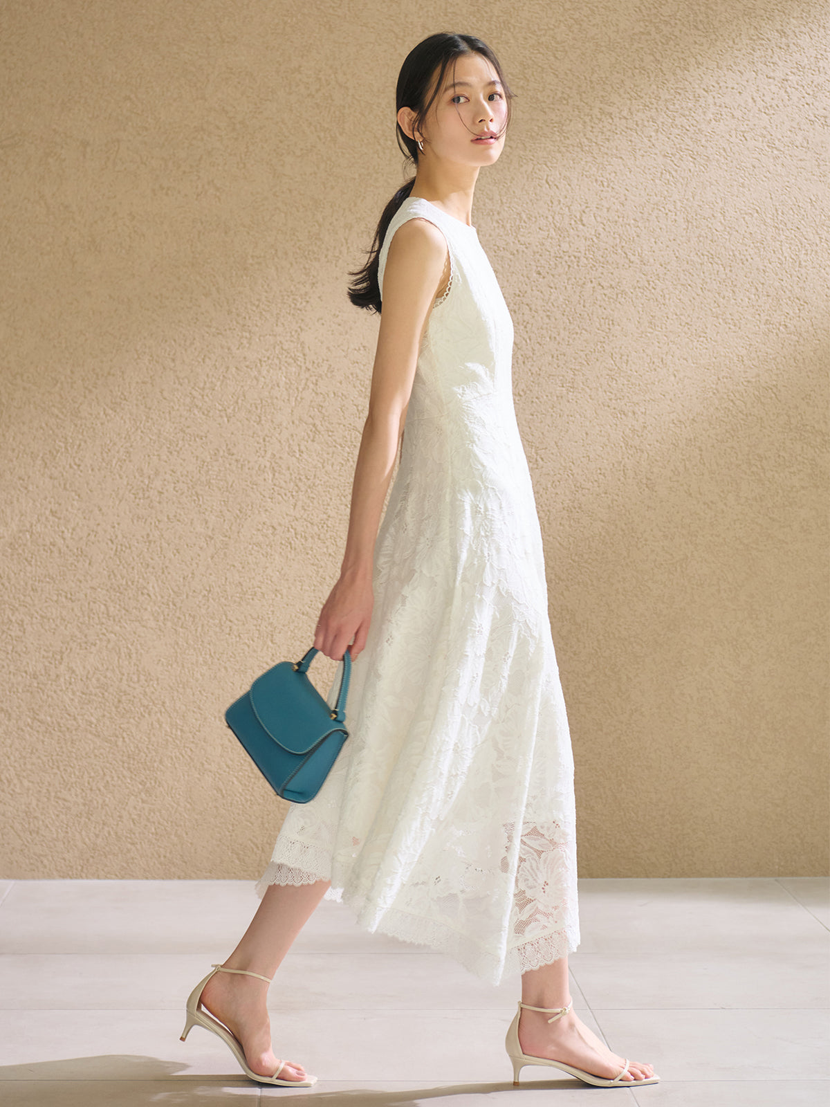 スクエアトゥナローバーサンダル