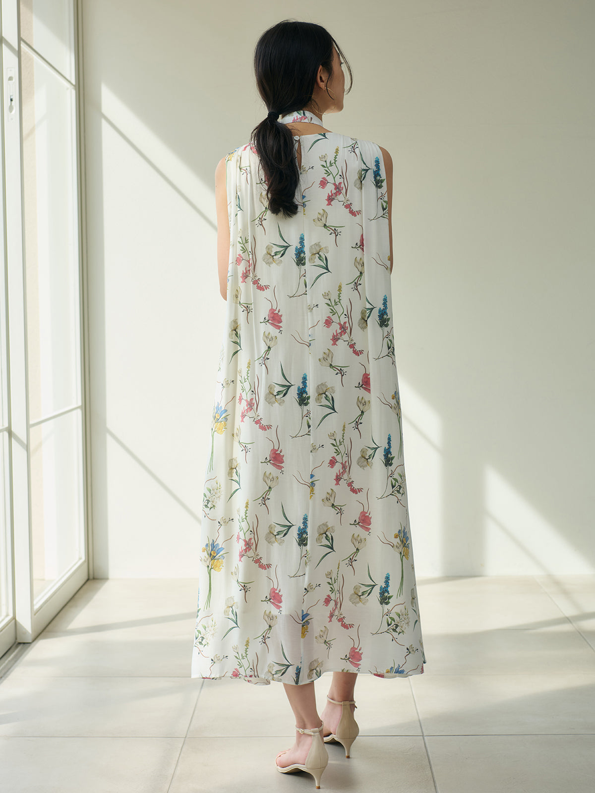 スクエアトゥナローバーサンダル