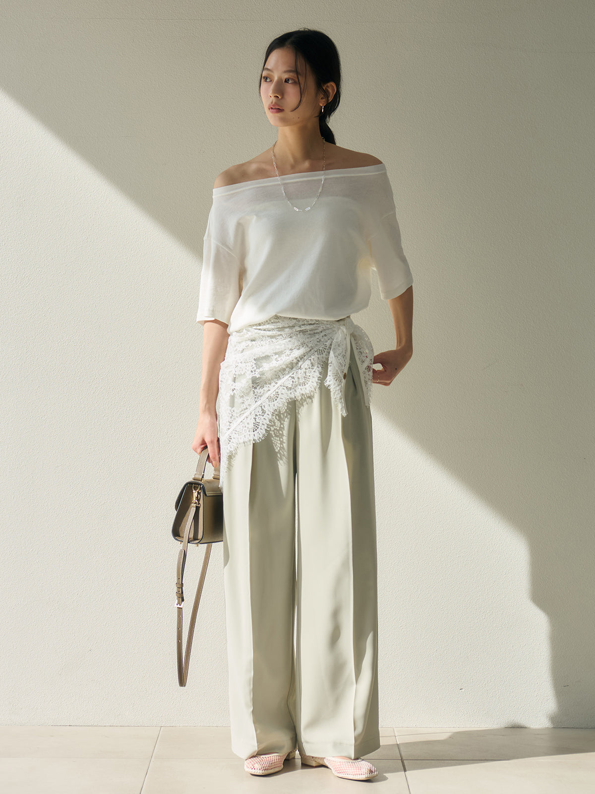 オフショルダーTシャツ