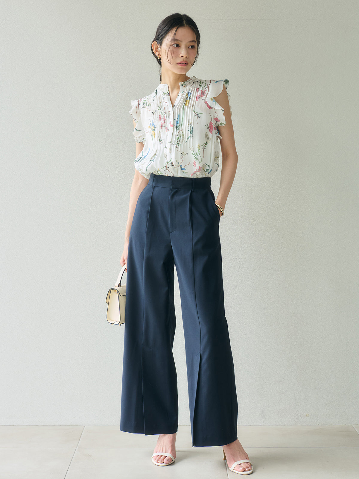 フローラルモチーフプリントブラウス