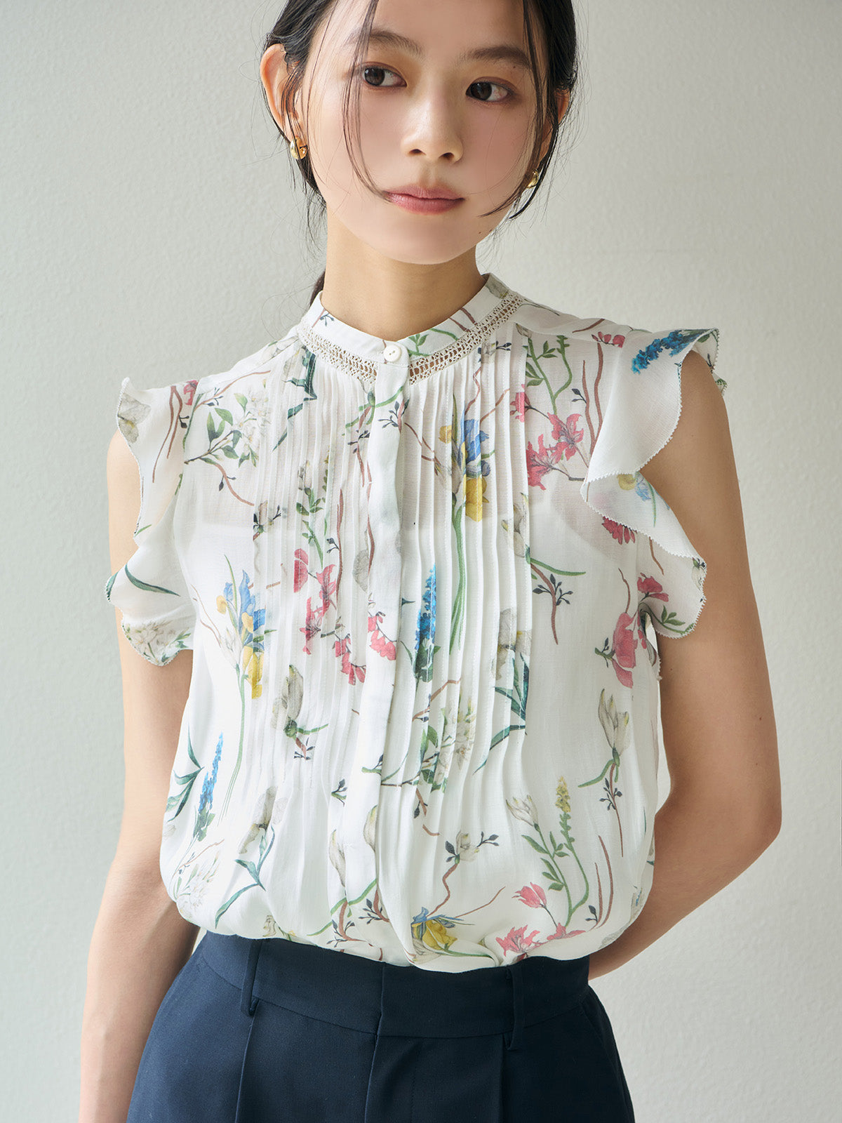 フローラルモチーフプリントブラウス