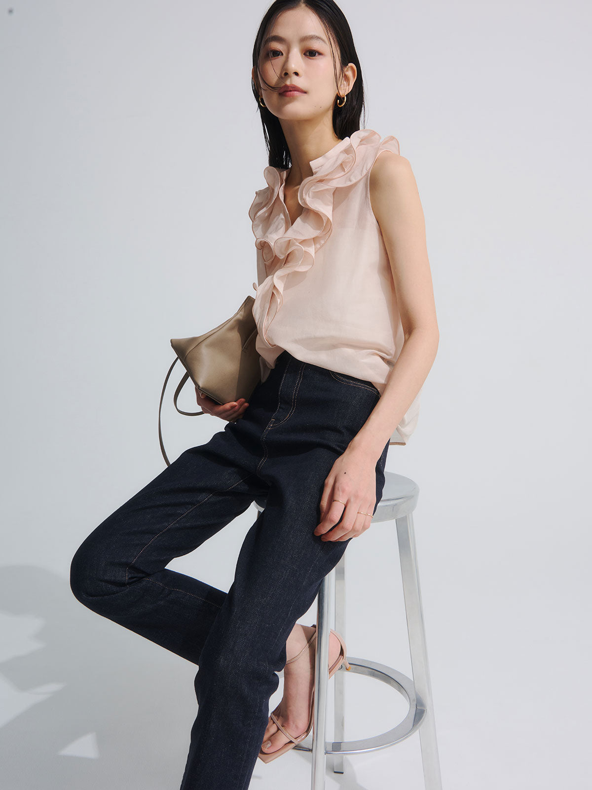 スクエアトゥナローバーサンダル