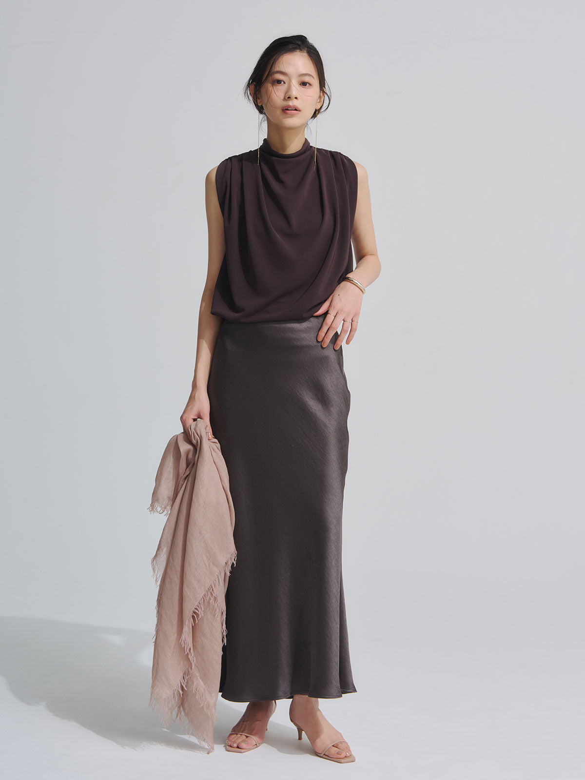 COLOR:CHARCOAL BROWN