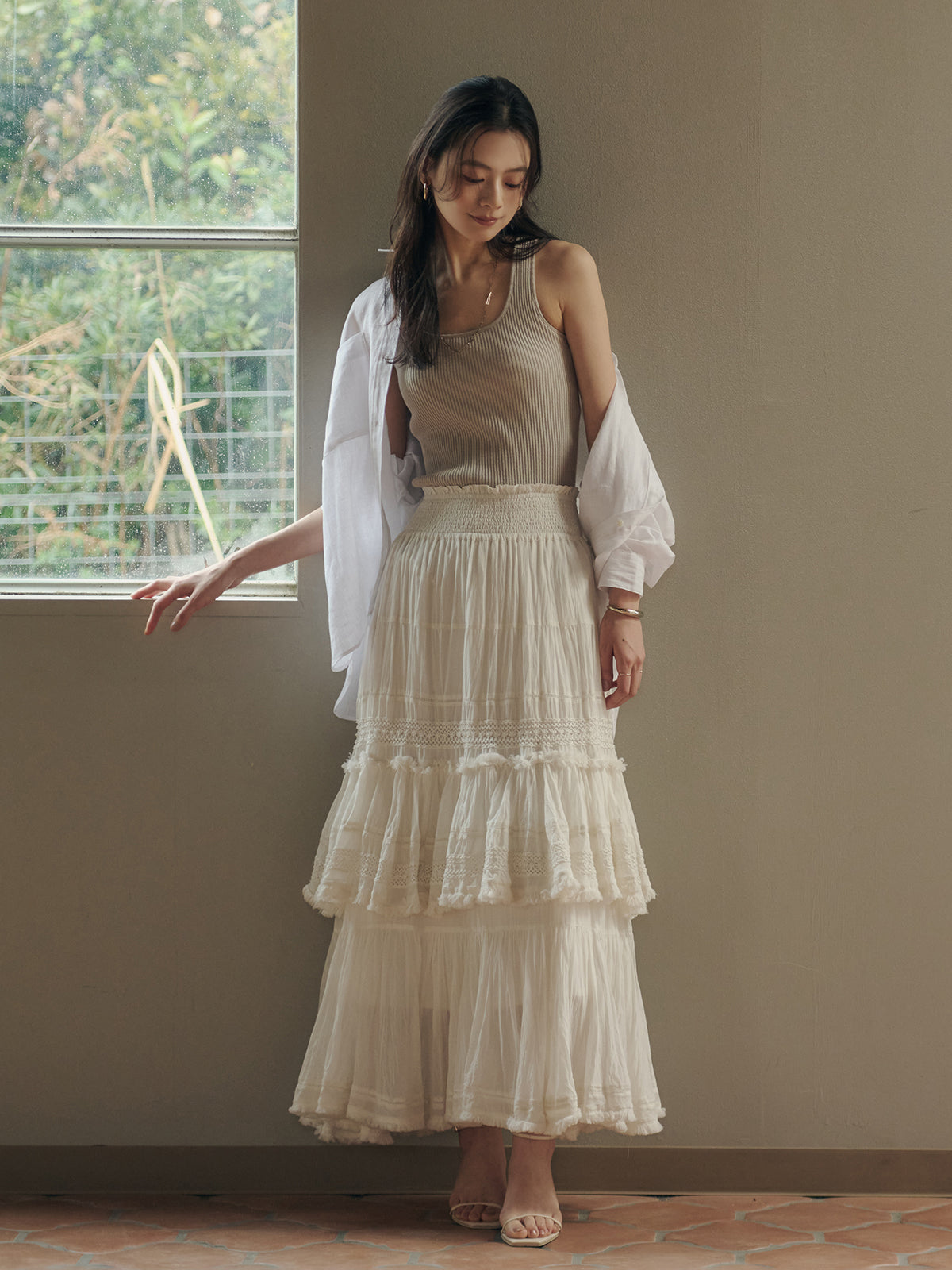COLOR:WHITE