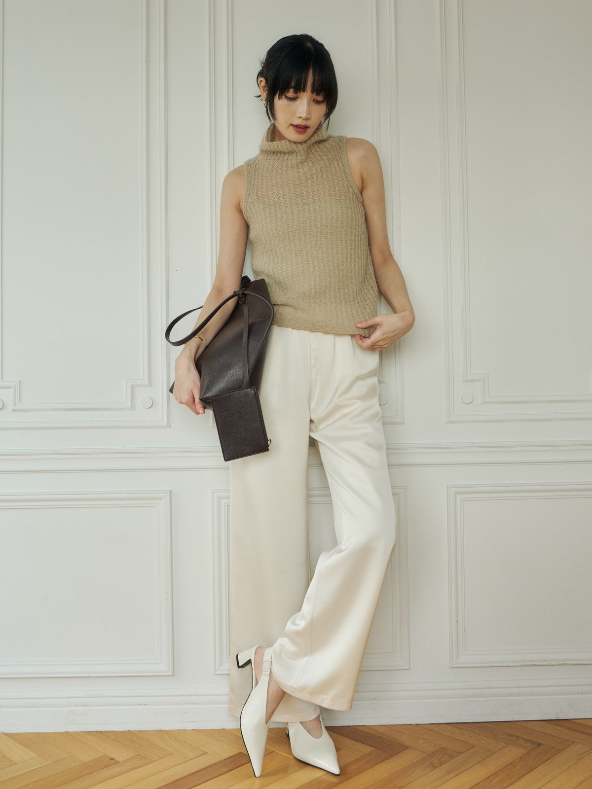 COLOR:WHITE