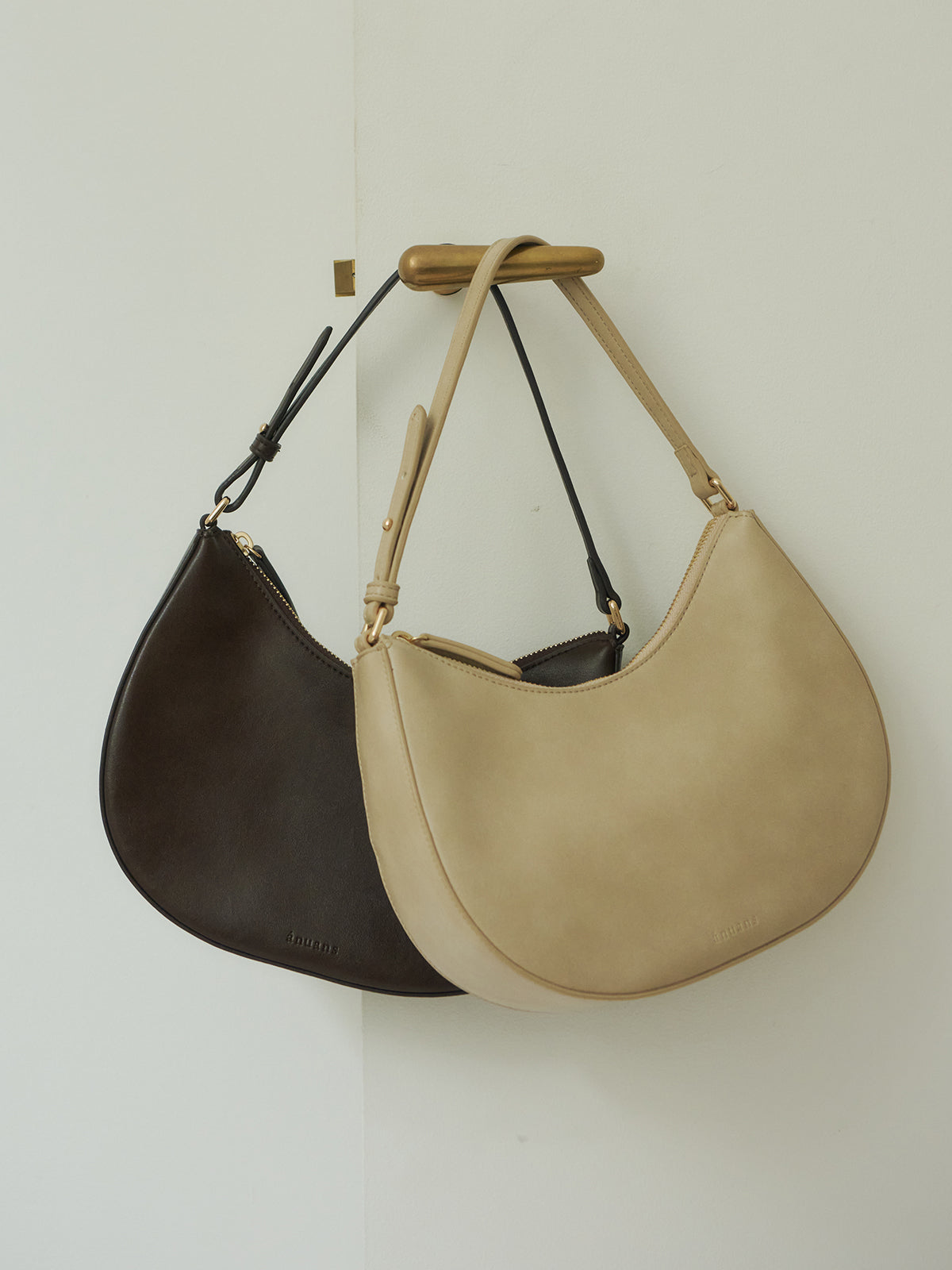 (左)BROWN (右)LIGHT BEIGE
