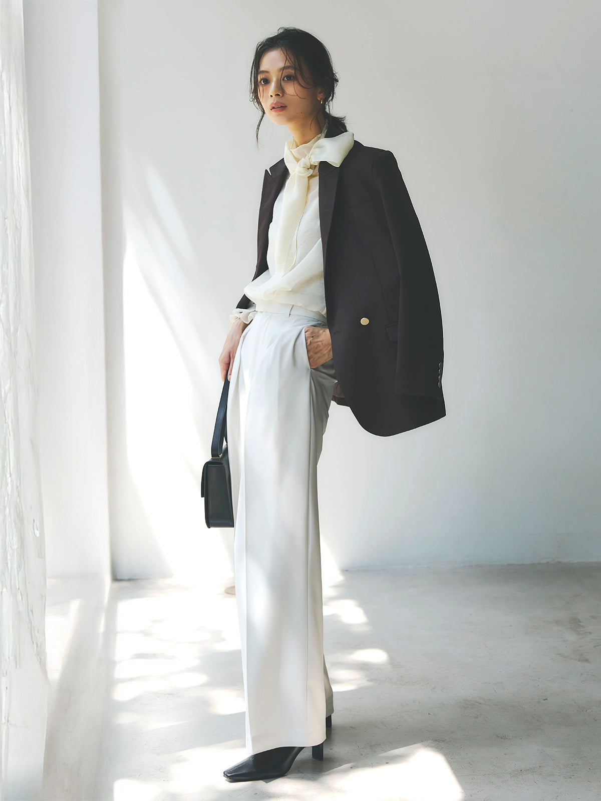 ハイネックシアーボウタイブラウス