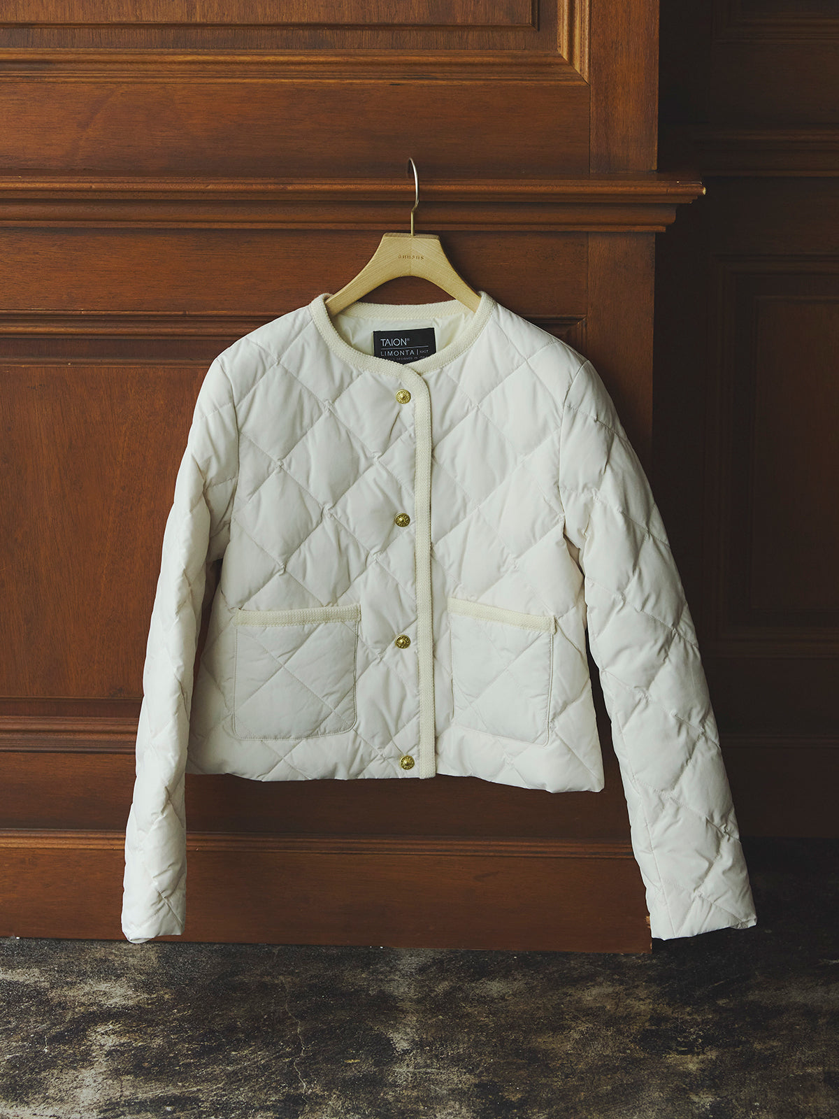 COLOR:IVORY