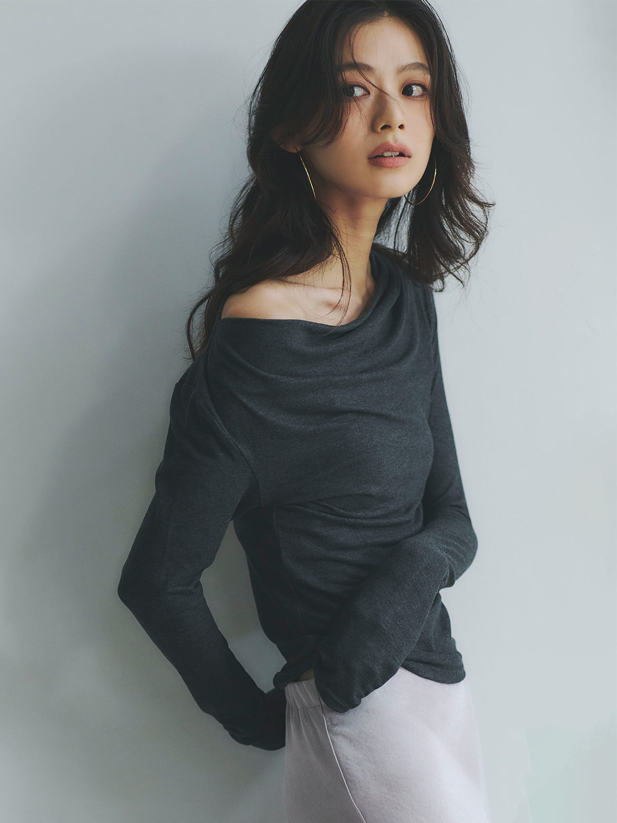 褶皱垂坠剪裁上衣