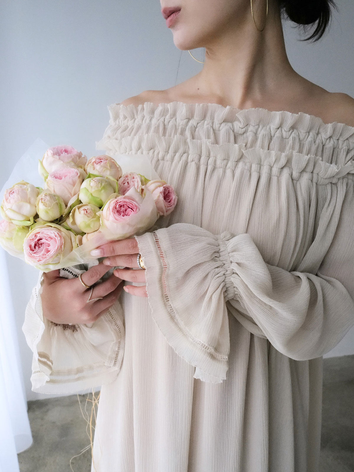 シフォンオフショルダーフレアワンピース