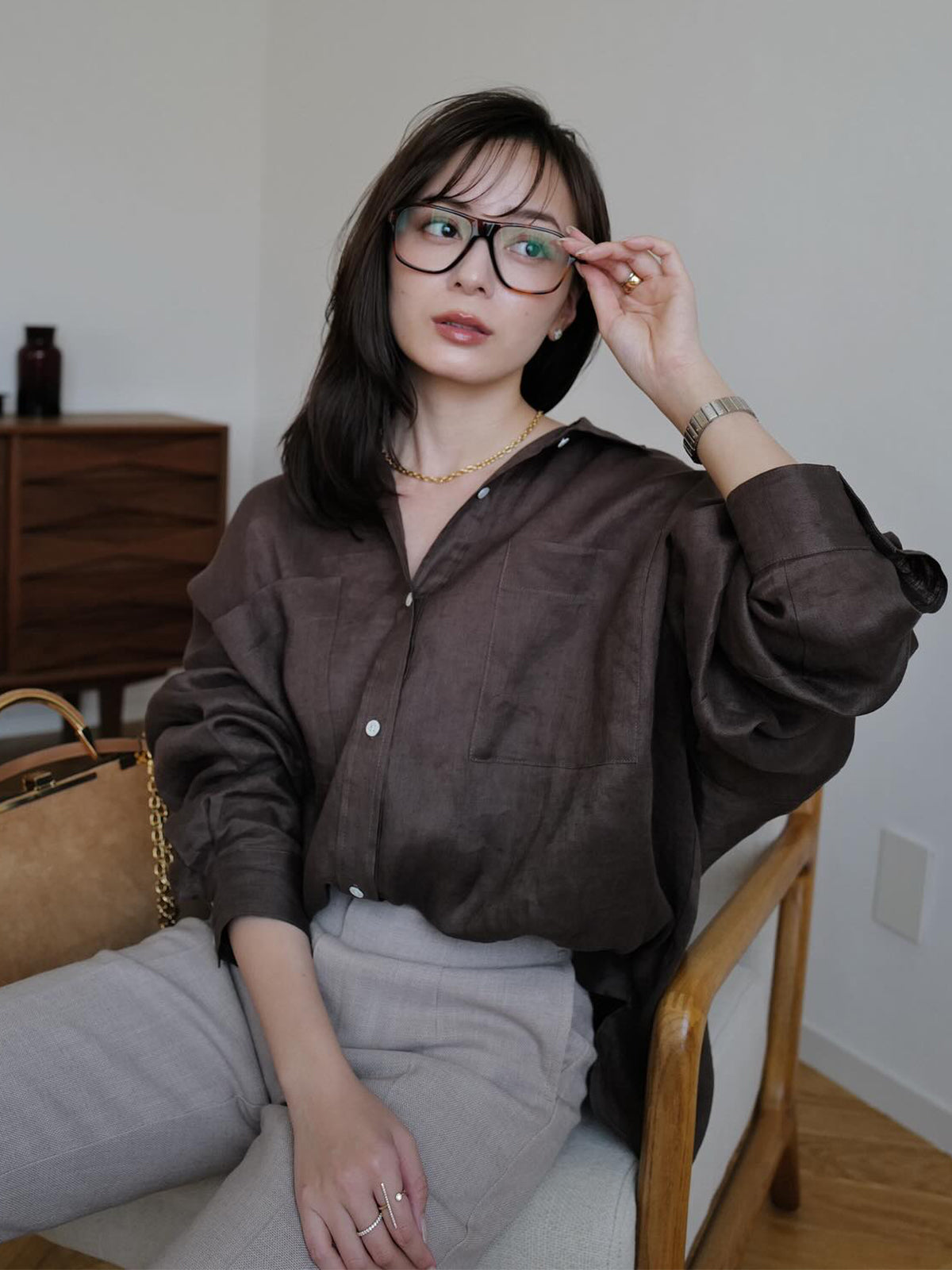 シンプルリネンシャツ