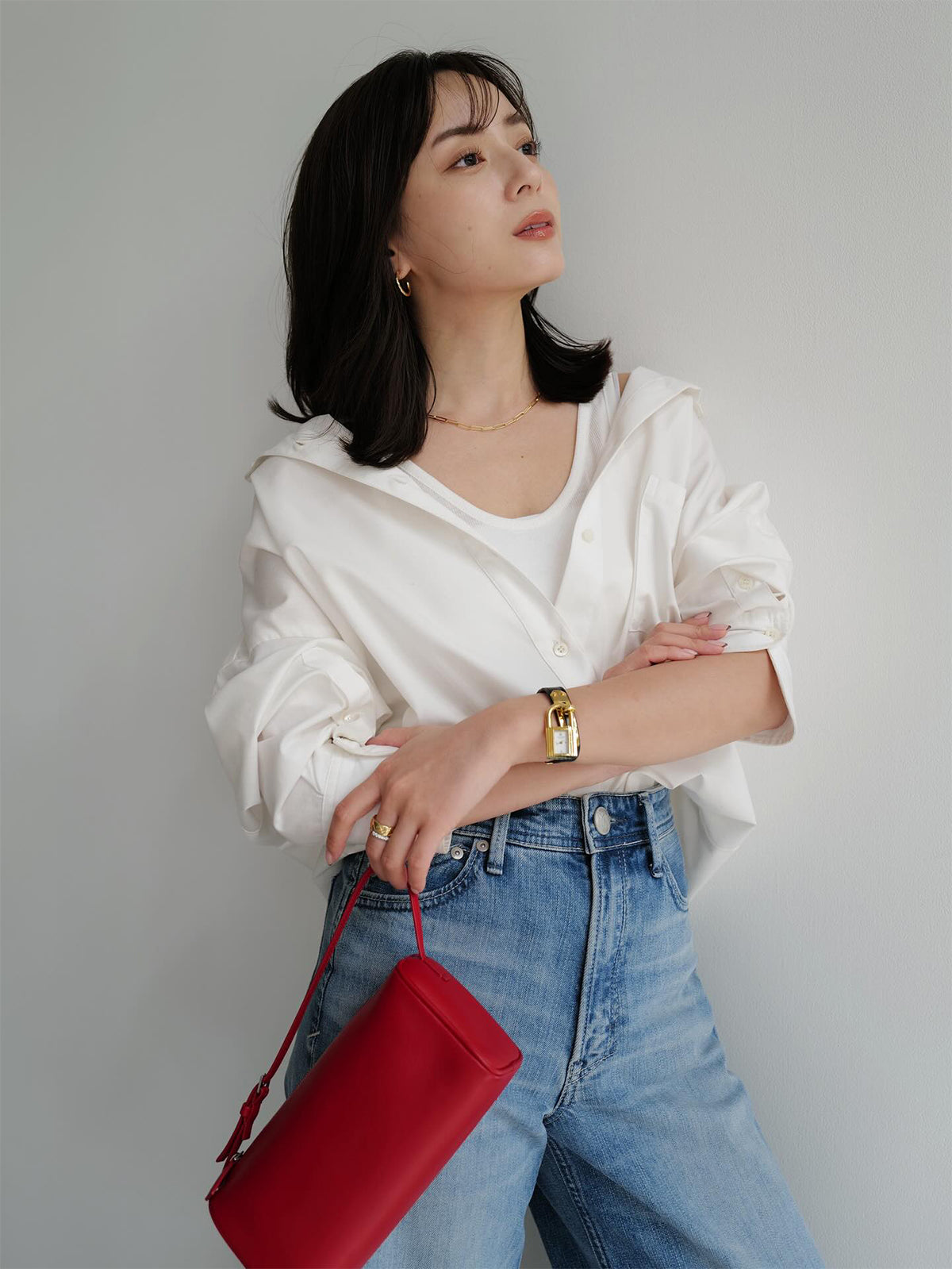 COLOR:WHITE