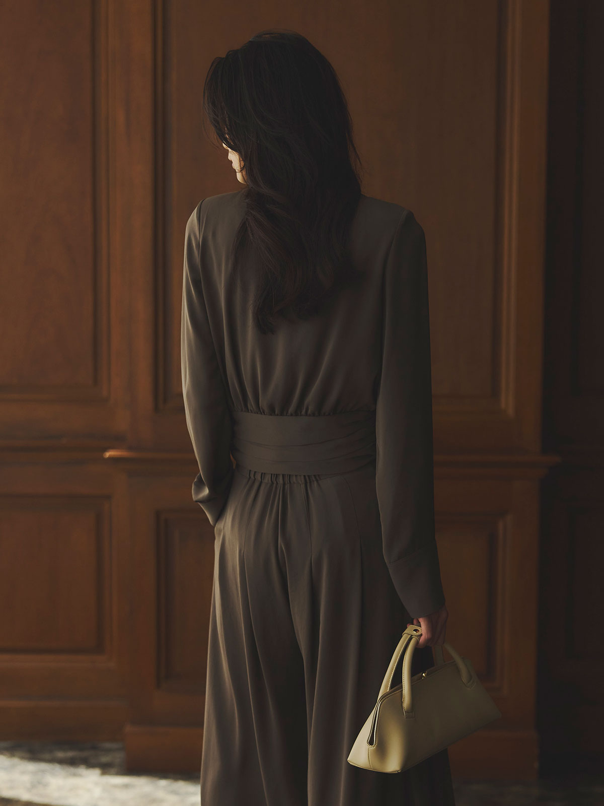 パウダーサテンドレープトップス