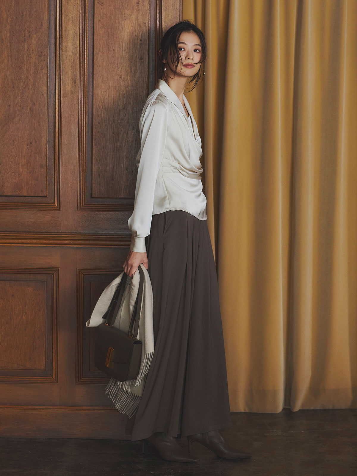 ポインテッドカラーシャツブラウス