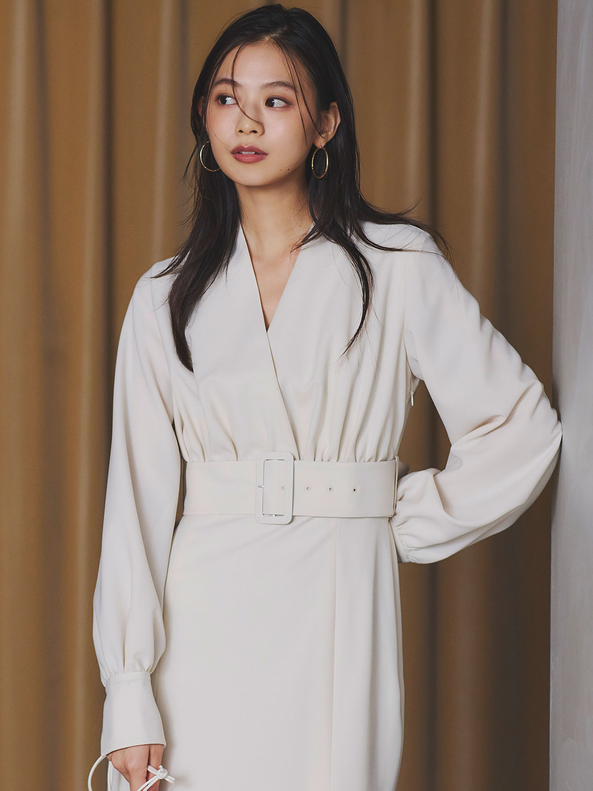 ノーカラーナローワンピース