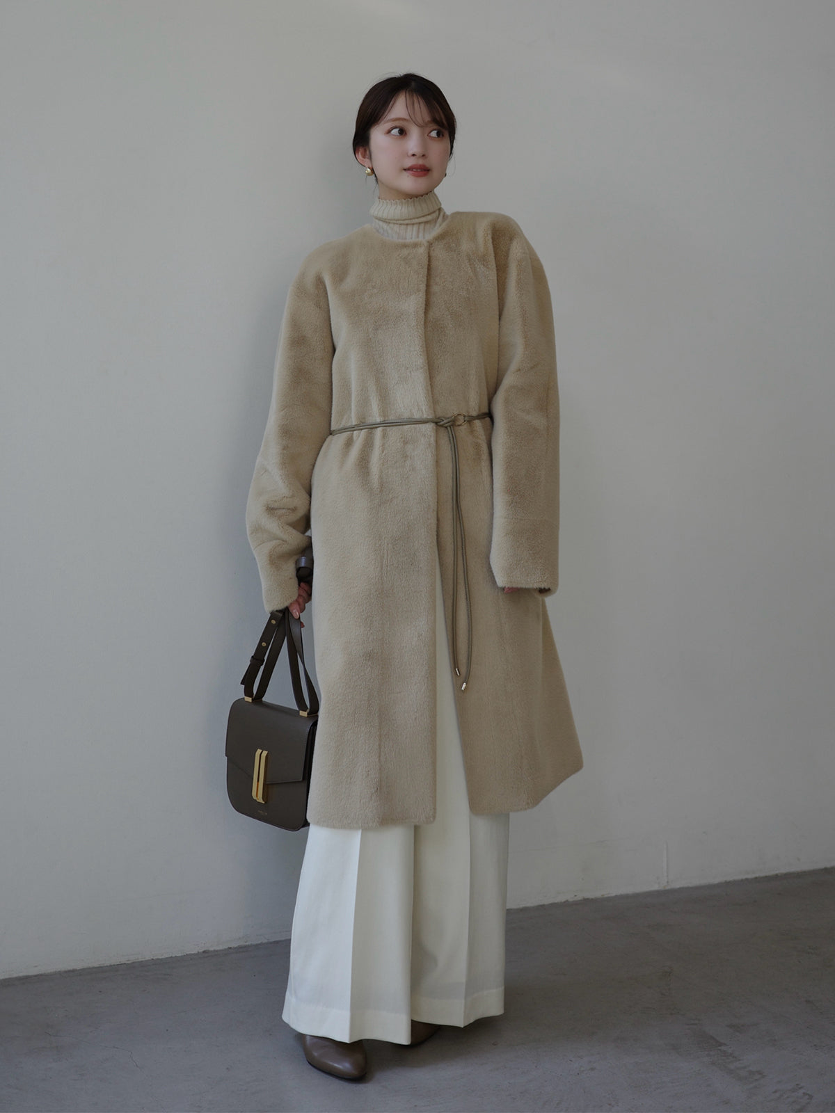 ECOPELノーカラーファーコート