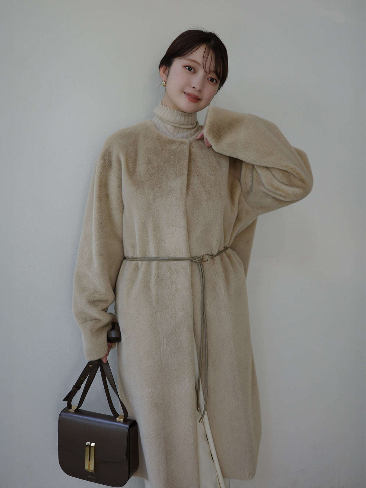 ECOPELノーカラーファーコート