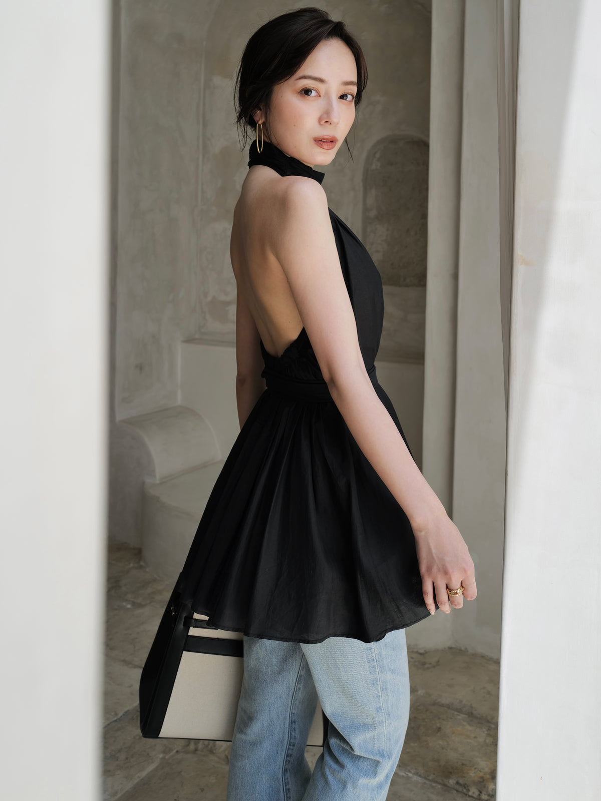 Indiaシルクブレンドバックオープンブラウス