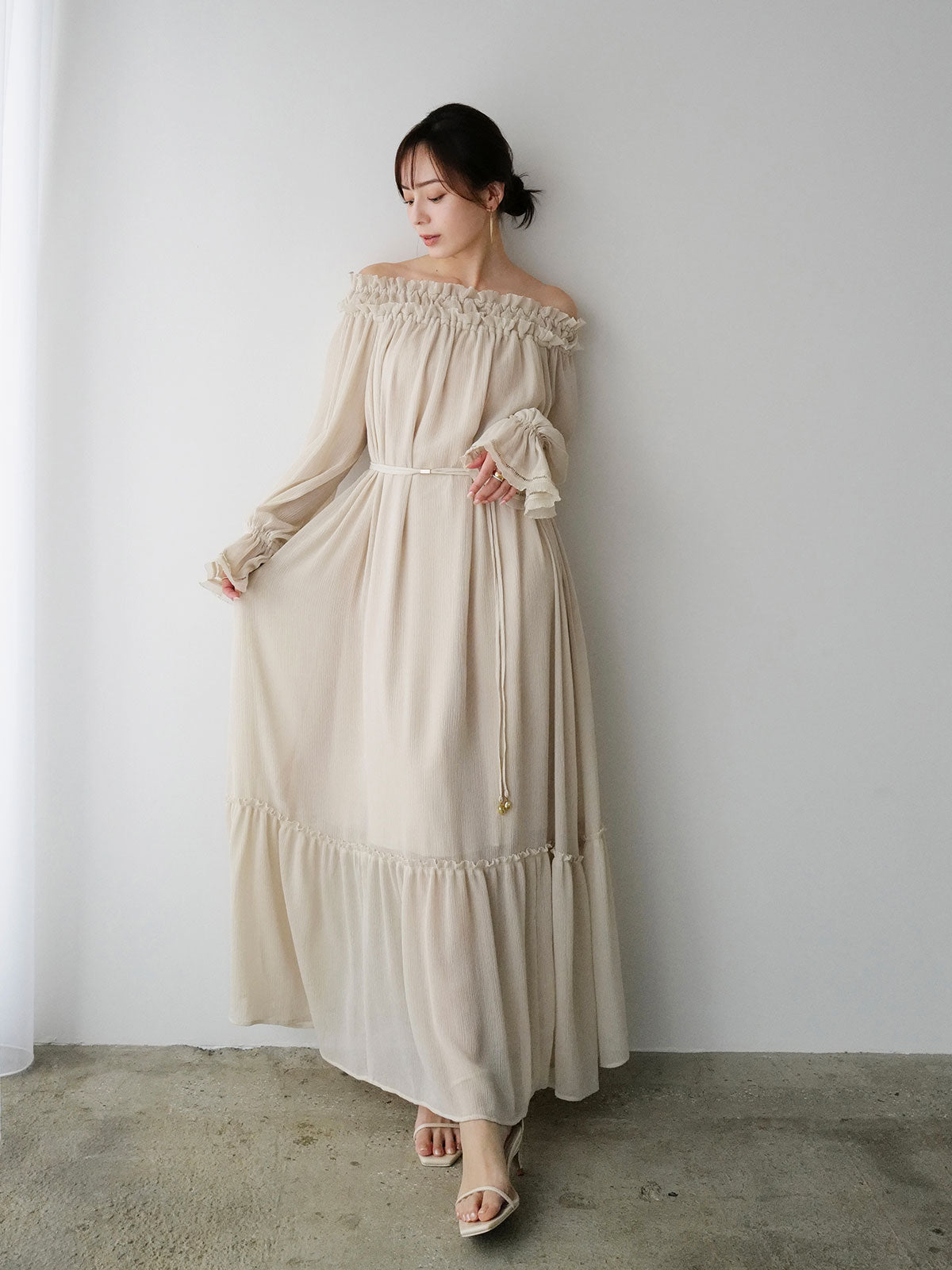 シフォンオフショルダーフレアワンピース