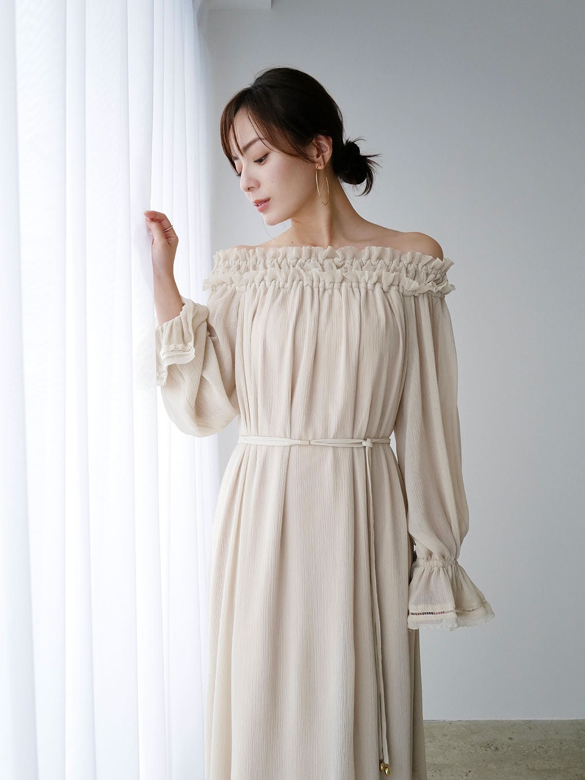 シフォンオフショルダーフレアワンピース