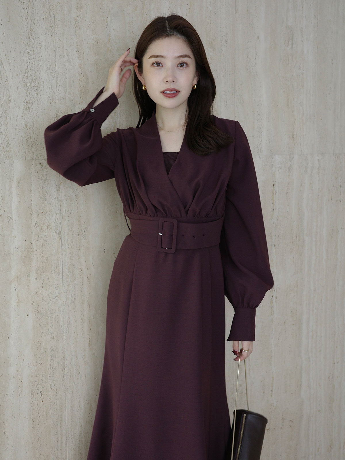 ノーカラーナローワンピース