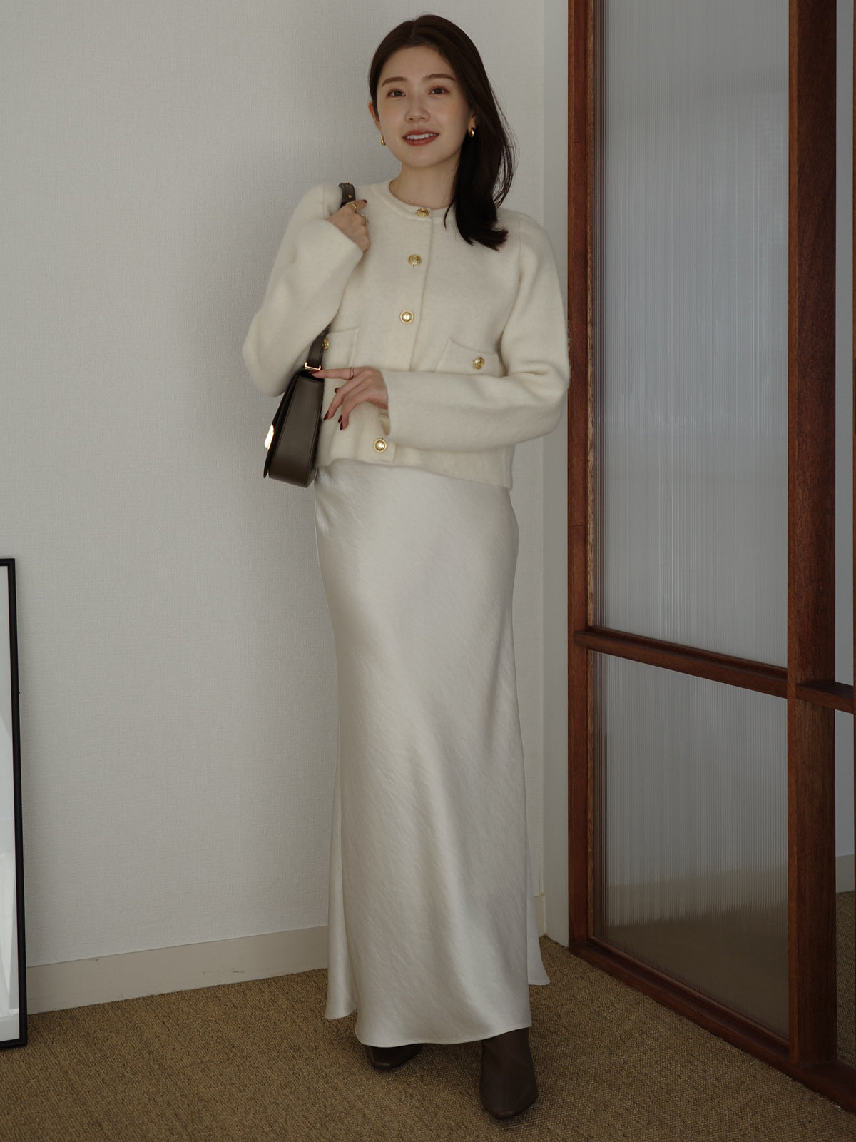 サテンナロースカート