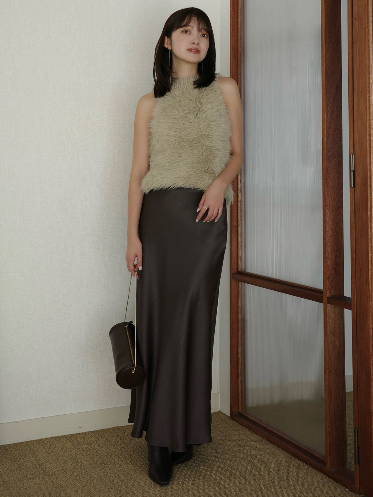 サテンナロースカート