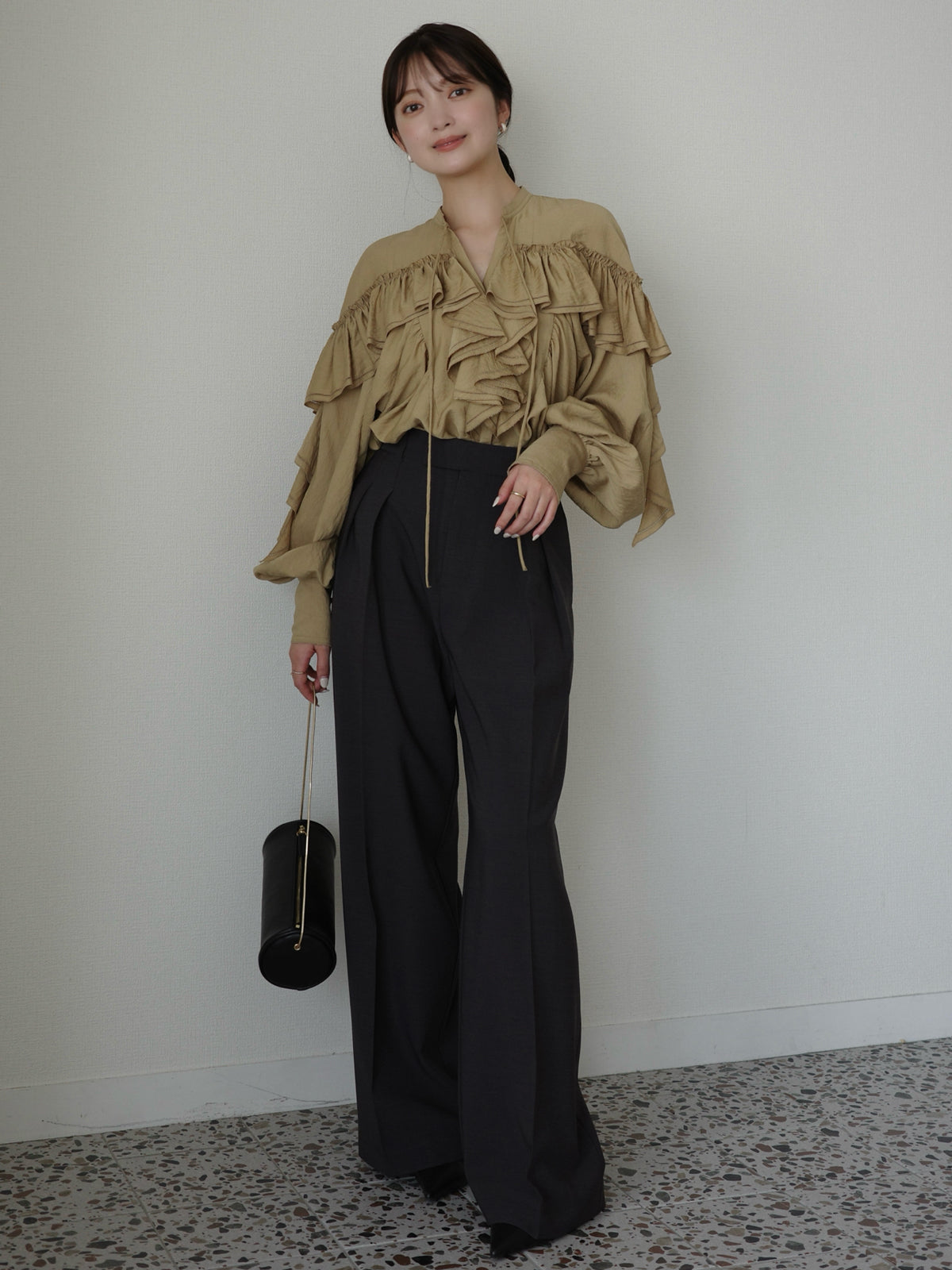 リンクルラッフルブラウス