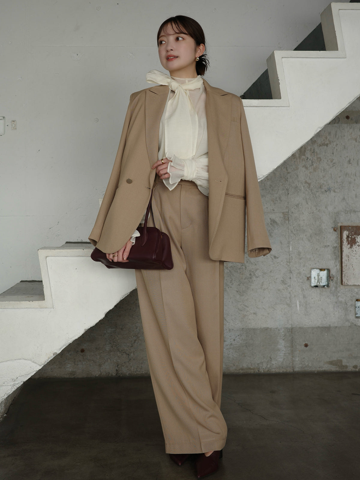 ハイネックシアーボウタイブラウス