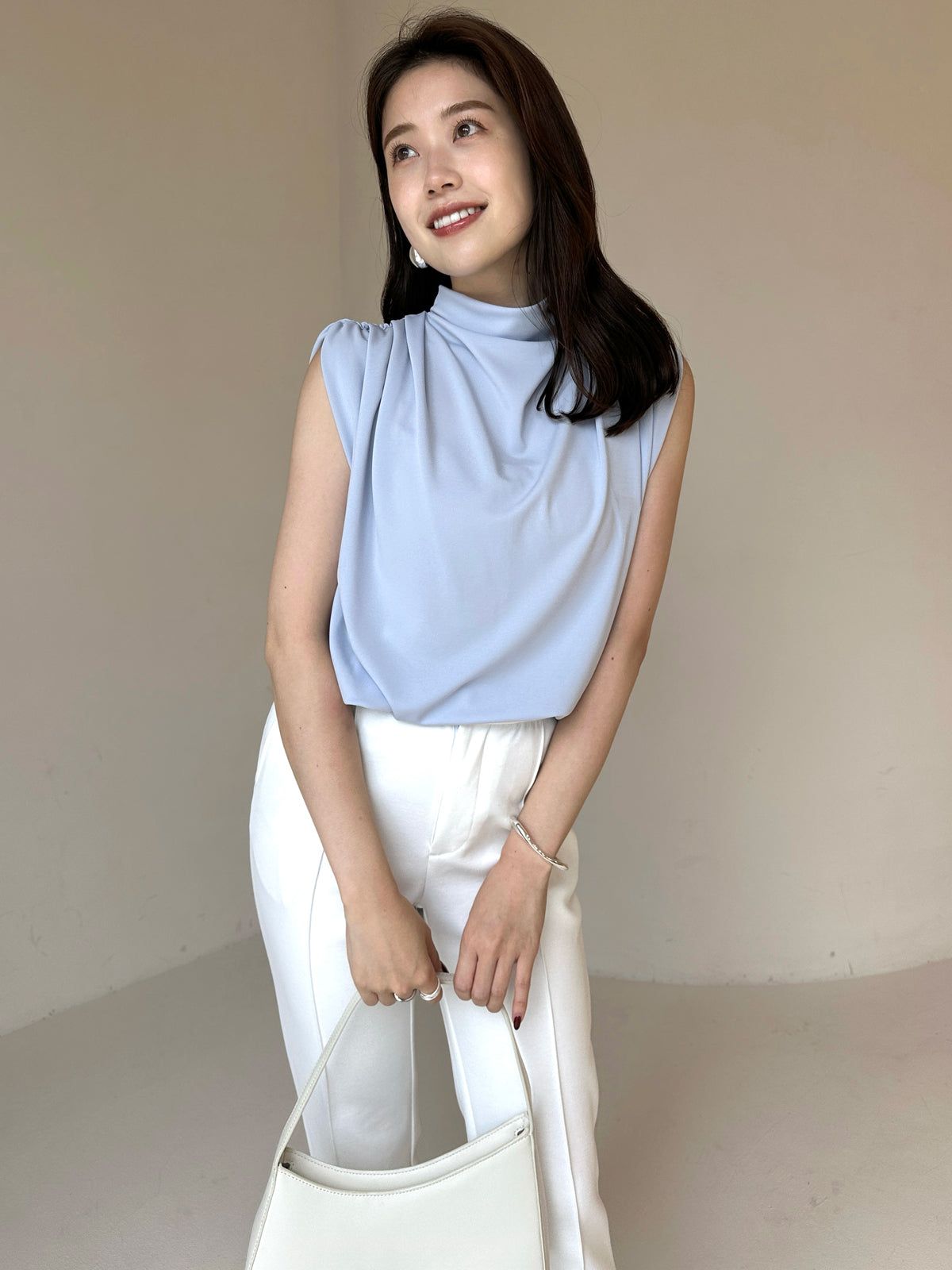 주름 드레이프 컷 탑