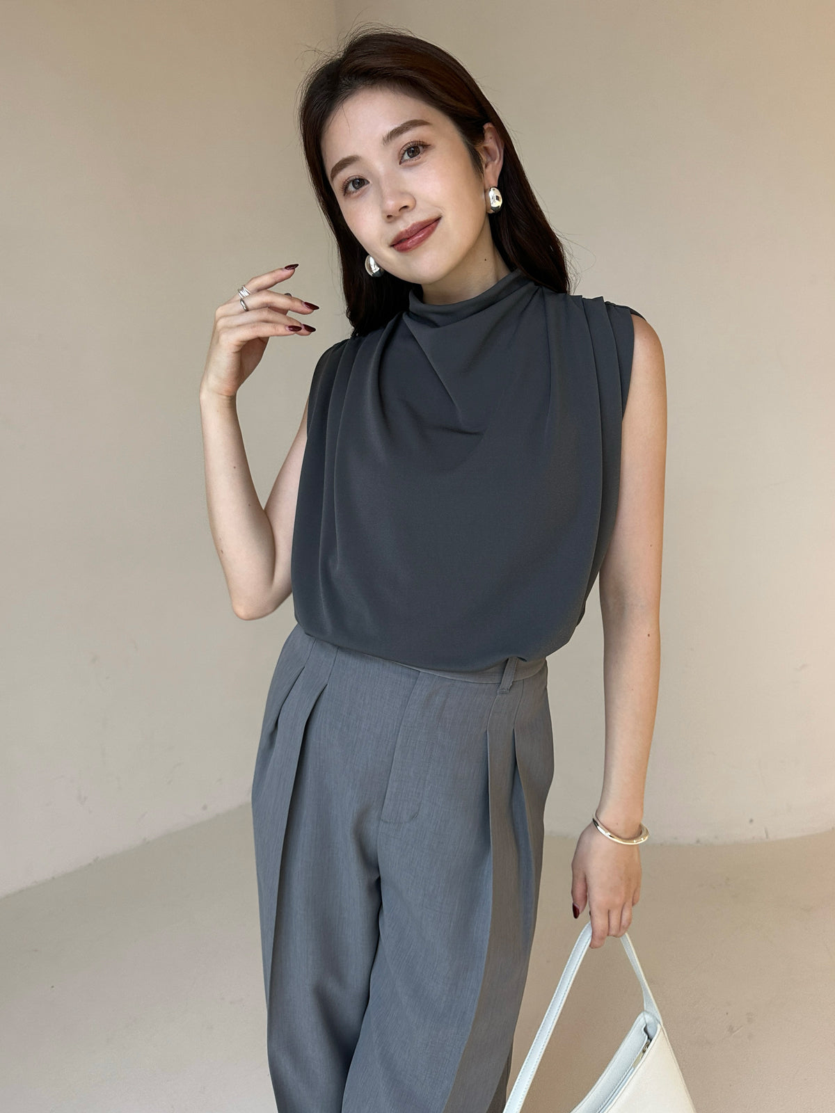 주름 드레이프 컷 탑