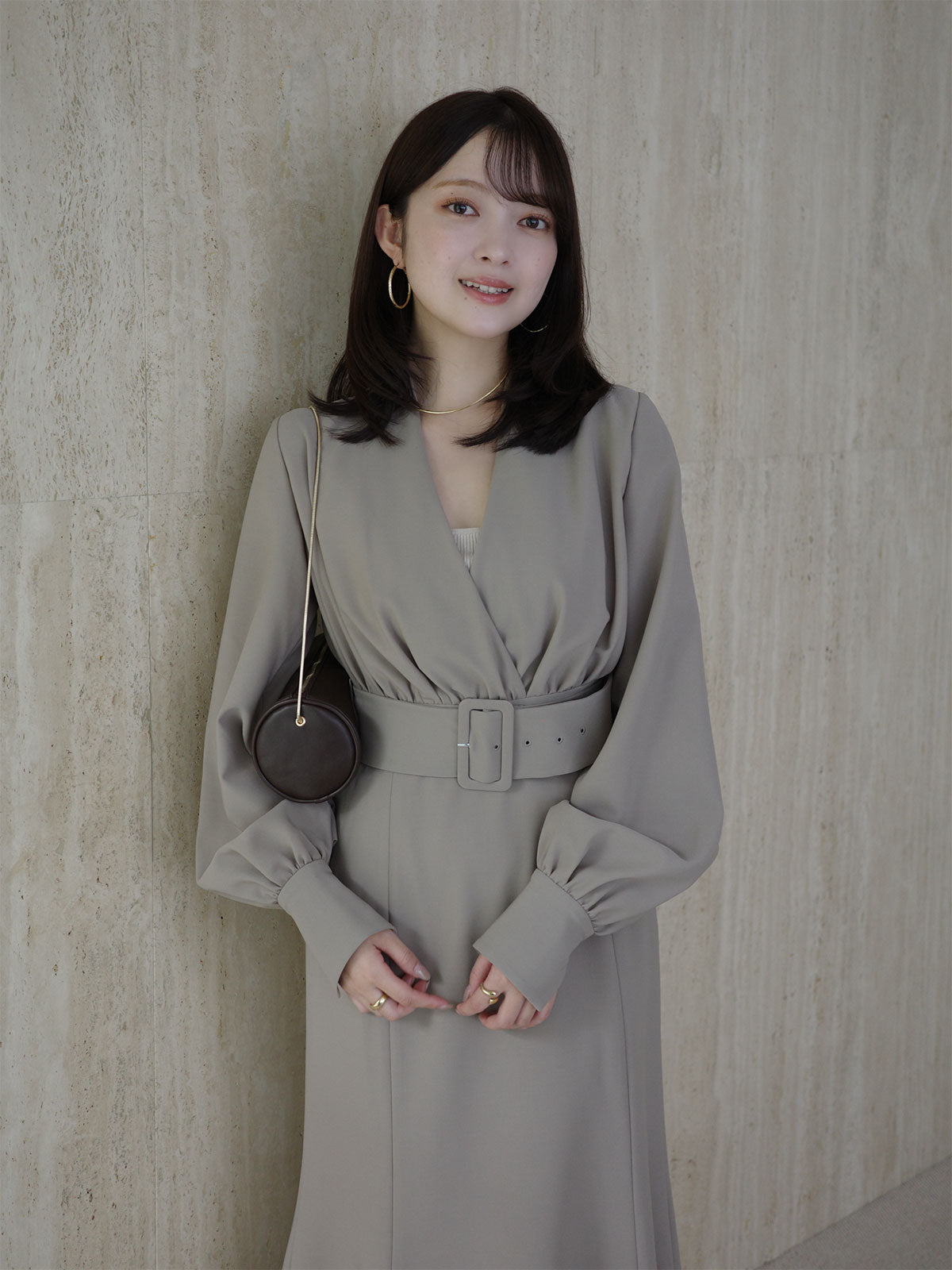 ノーカラーナローワンピース