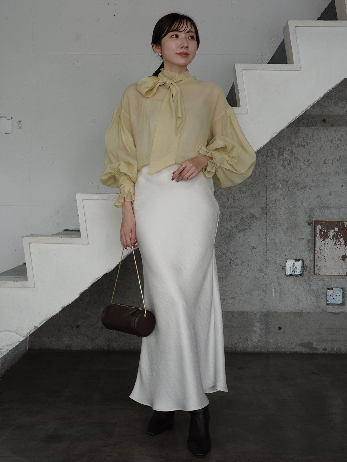 高領透視蝴蝶結襯衫