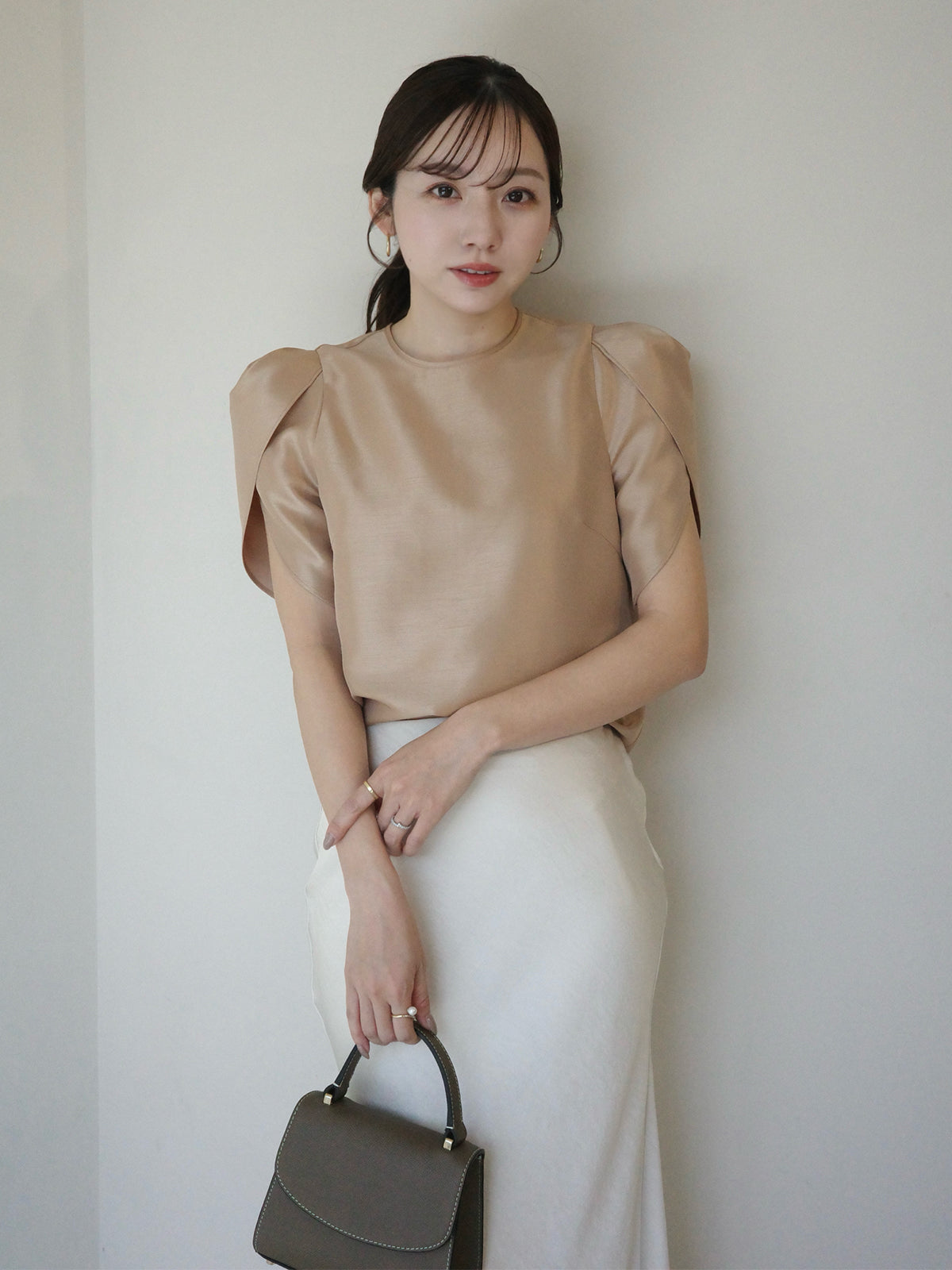 Petal Form Sleeve Blouse
