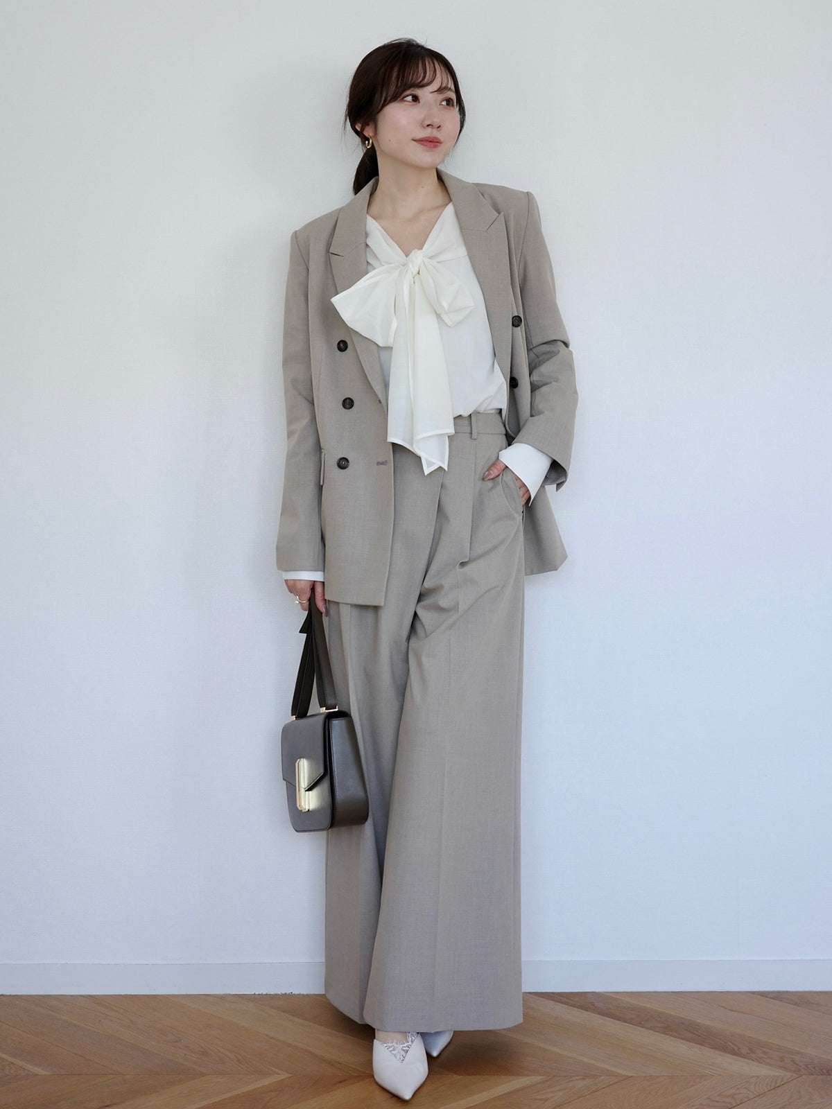 ピークドラペルダブルジャケット