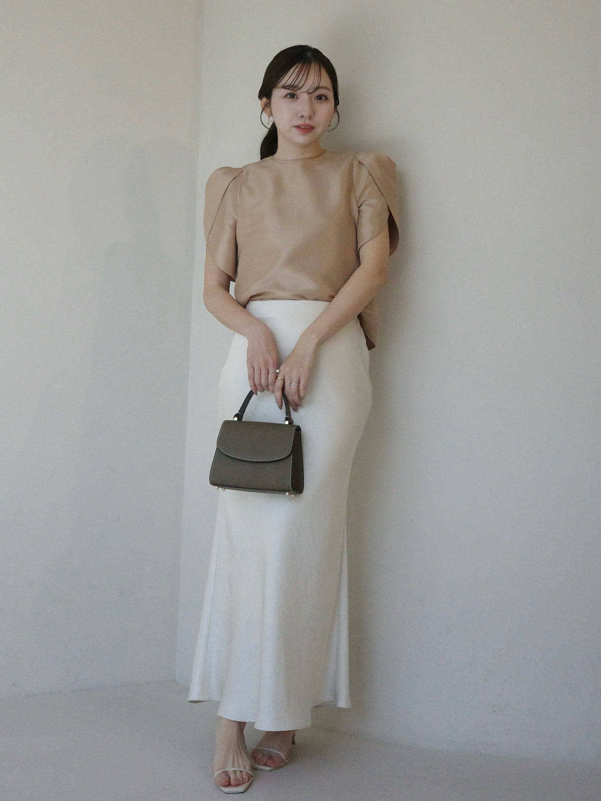 Petal Form Sleeve Blouse