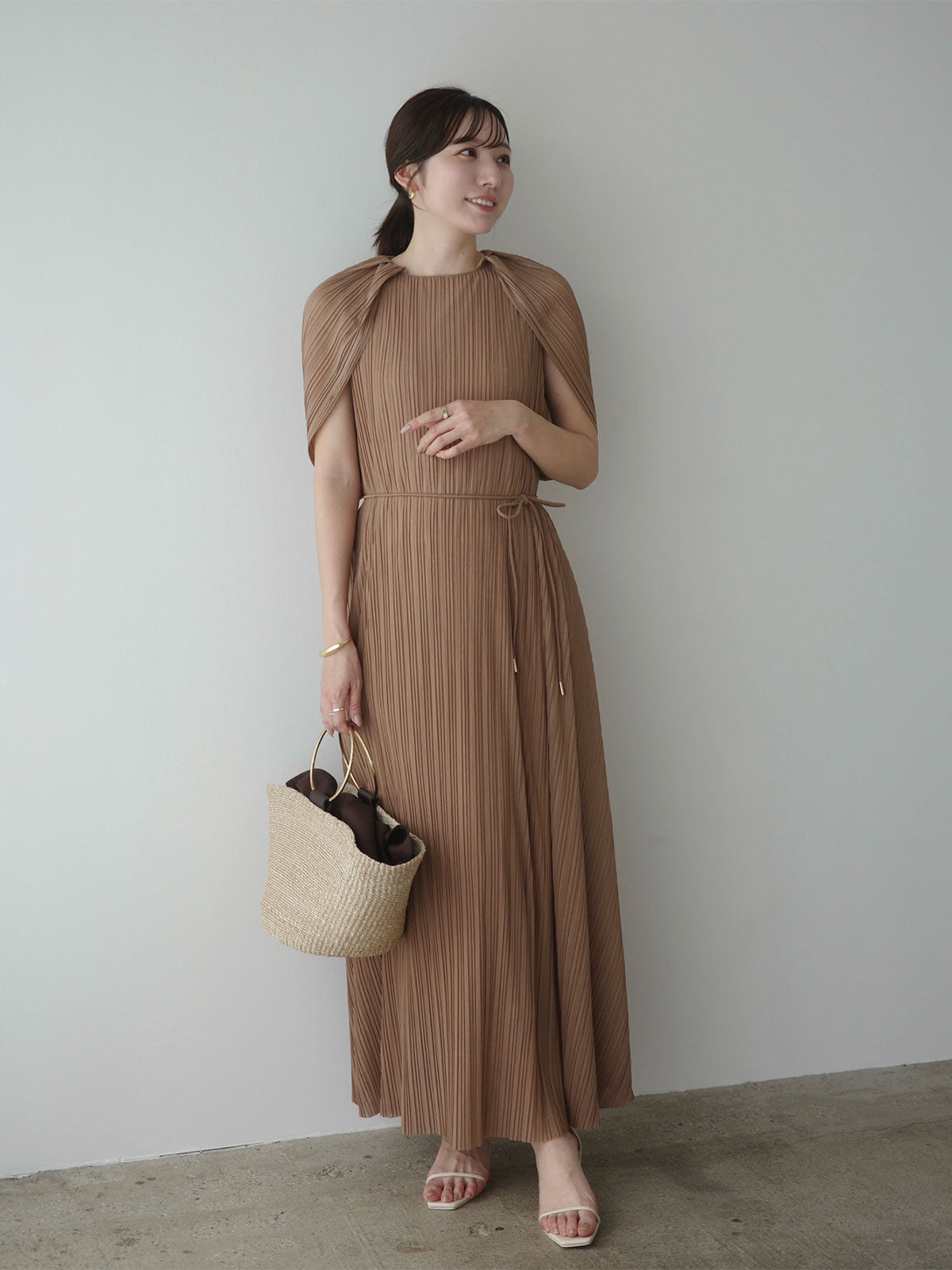 ランダムプリーツケープワンピース