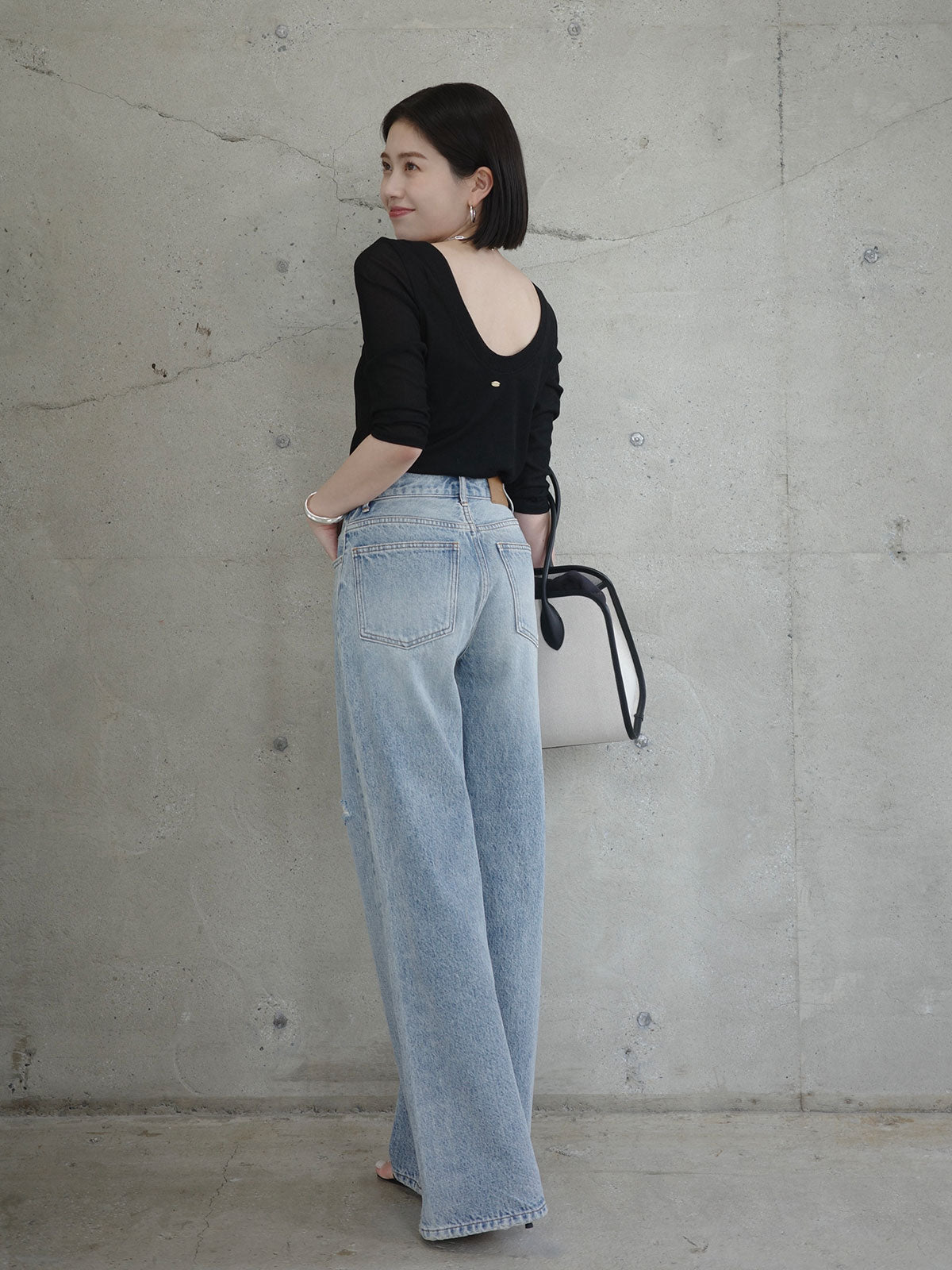 バックオープンシアーカットトップス