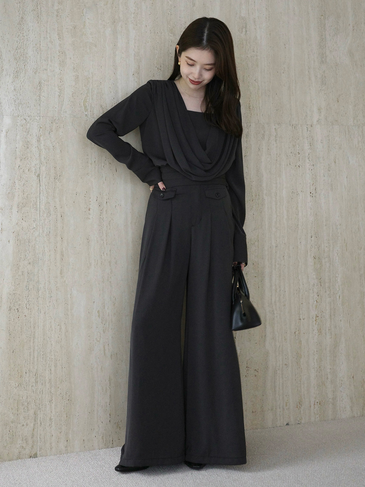 パウダーサテンワイドパンツ