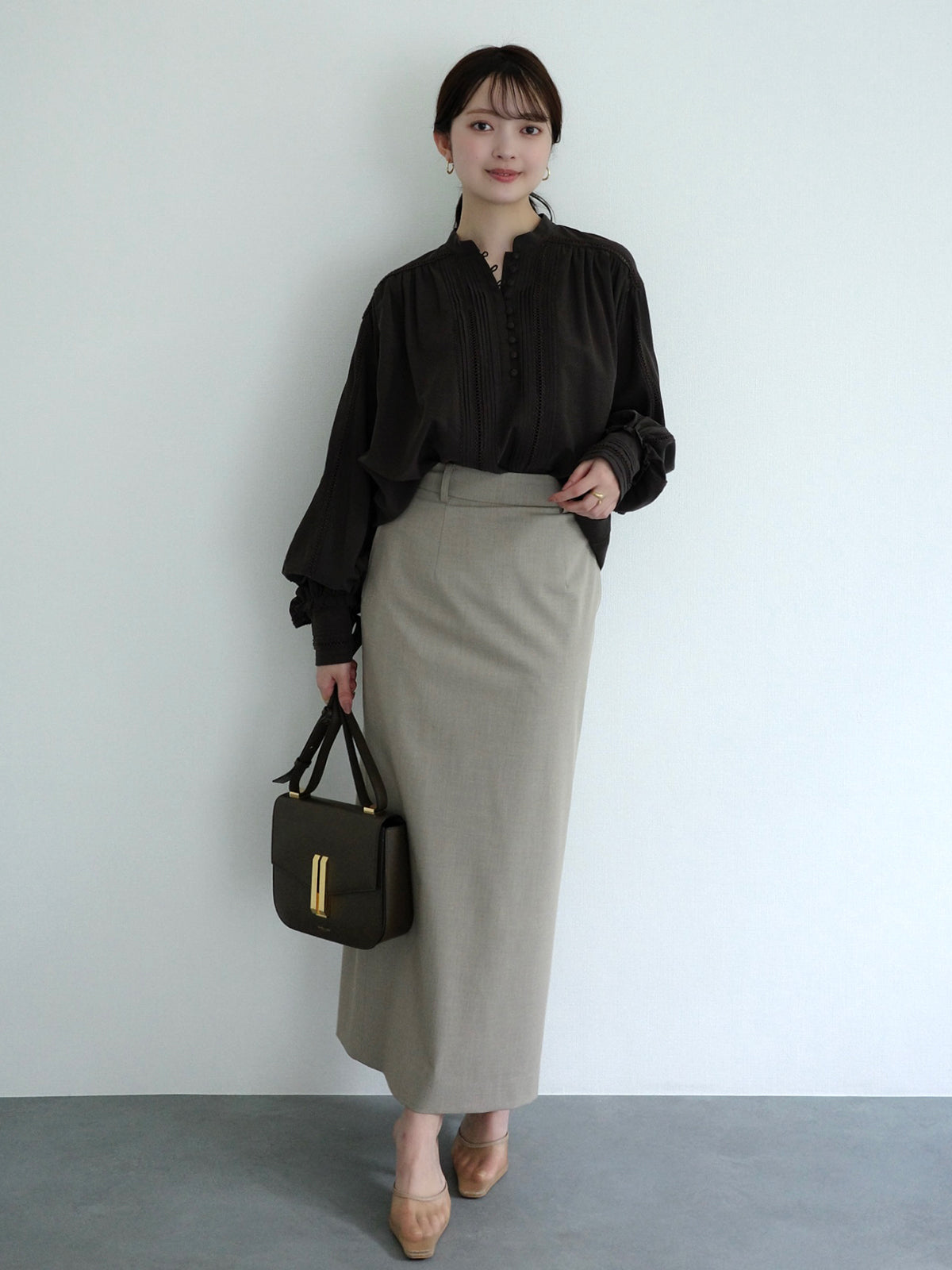 ピンタックギャザーボリュームブラウス