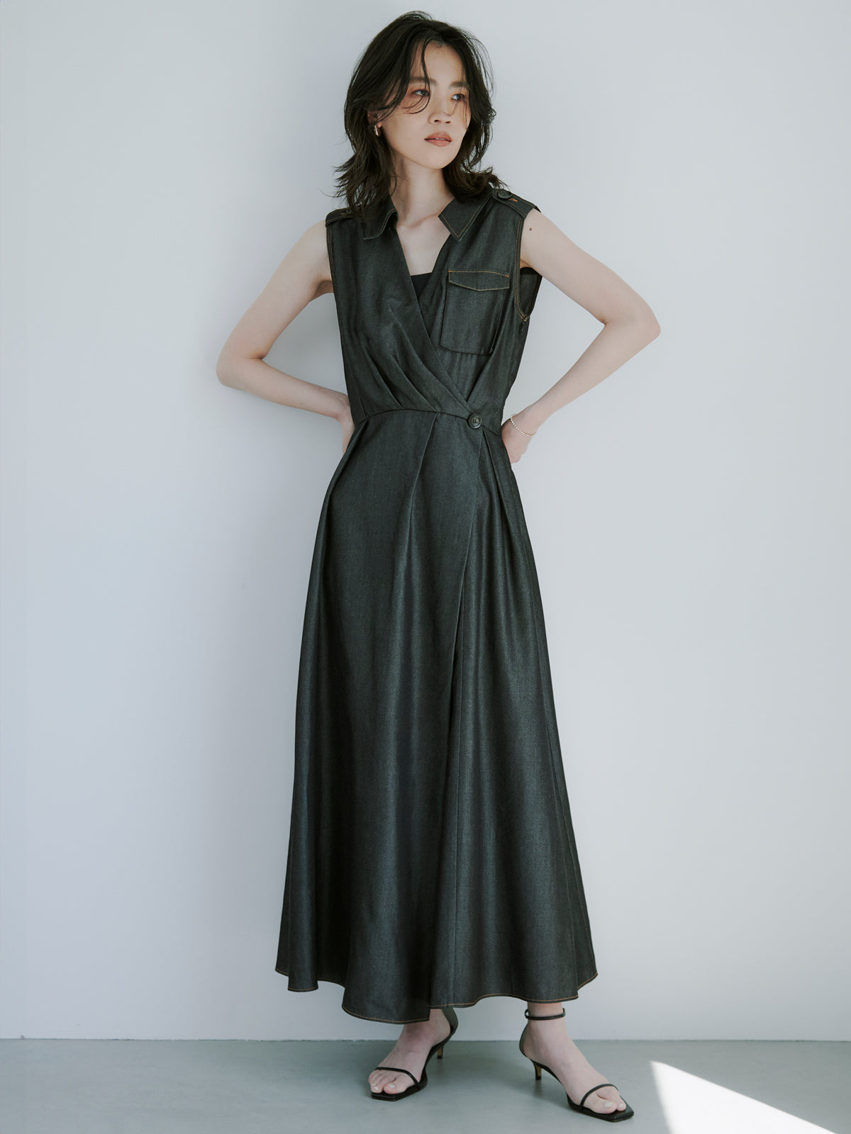 ノースリーブトレンチディテールワンピース