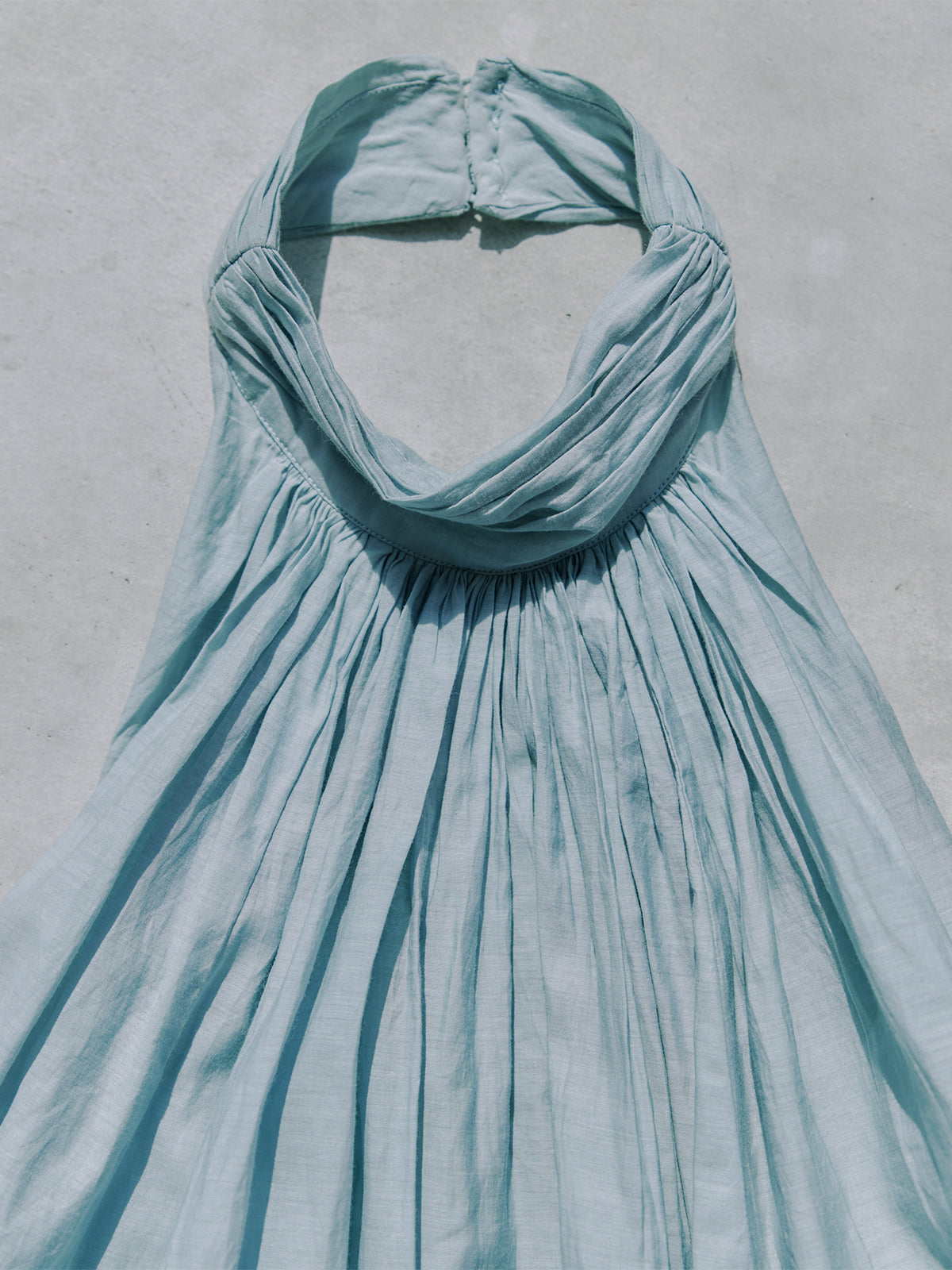 Indiaシルクブレンドバックオープンブラウス